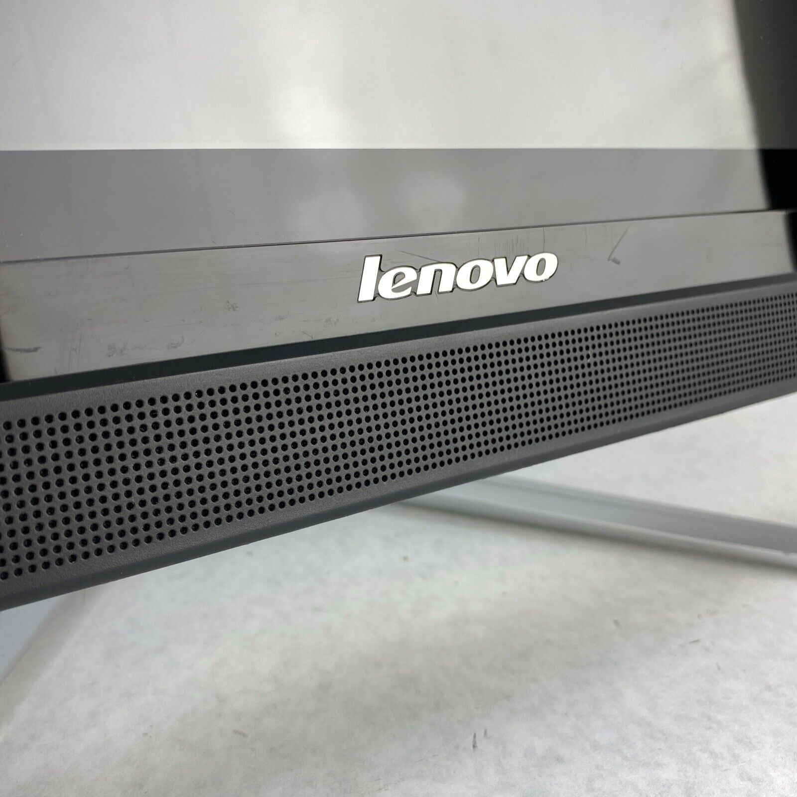 Lenovo C460 AIO-FOAD 21.5" Intel Pentium G3220T 2.60GHz 4GB No HDD No OS No AC