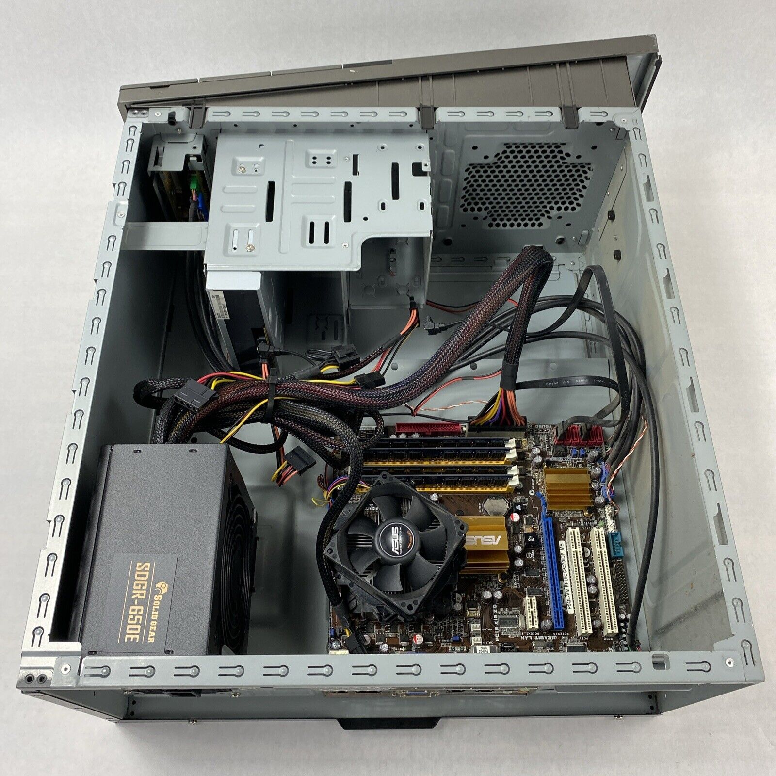 Asus CG5270 MT Intel Core 2 Quad Q8300 2.5GHz 8GB RAM No HDD No OS