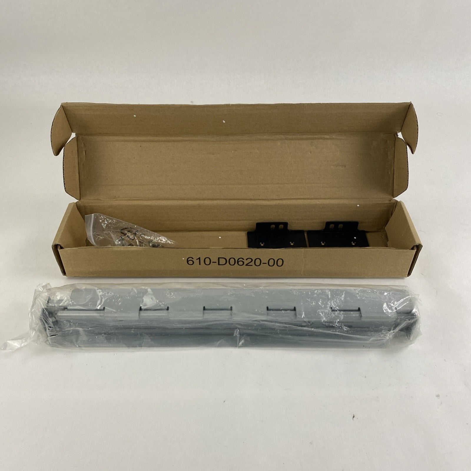 Eaton 610-D0620-00 UPS Mount Sliding Rail Kit3