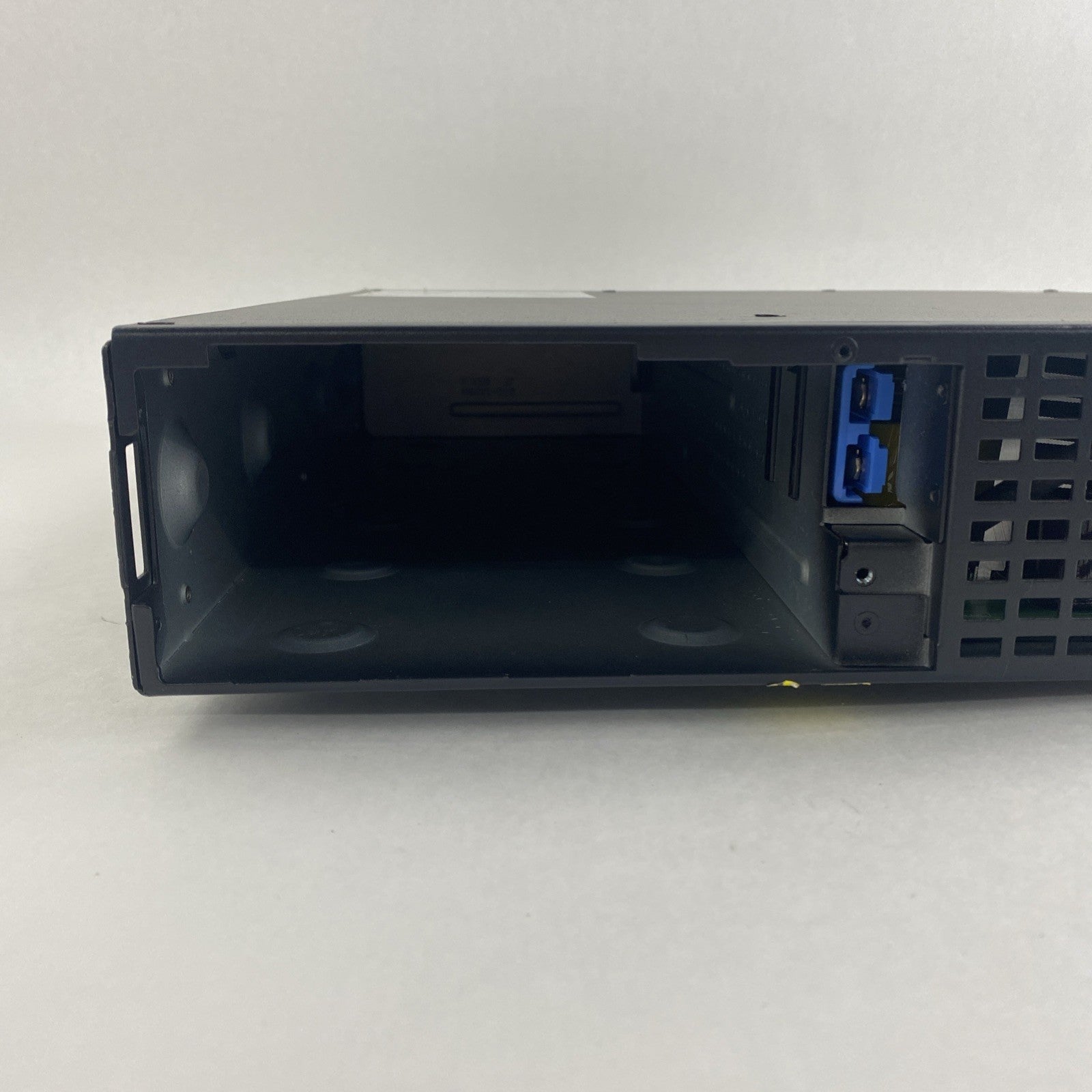 APC SMX1500RMZUNC Smart-UPS X 1500 Rackmount No batteries No Faceplate 8 Outlet3
