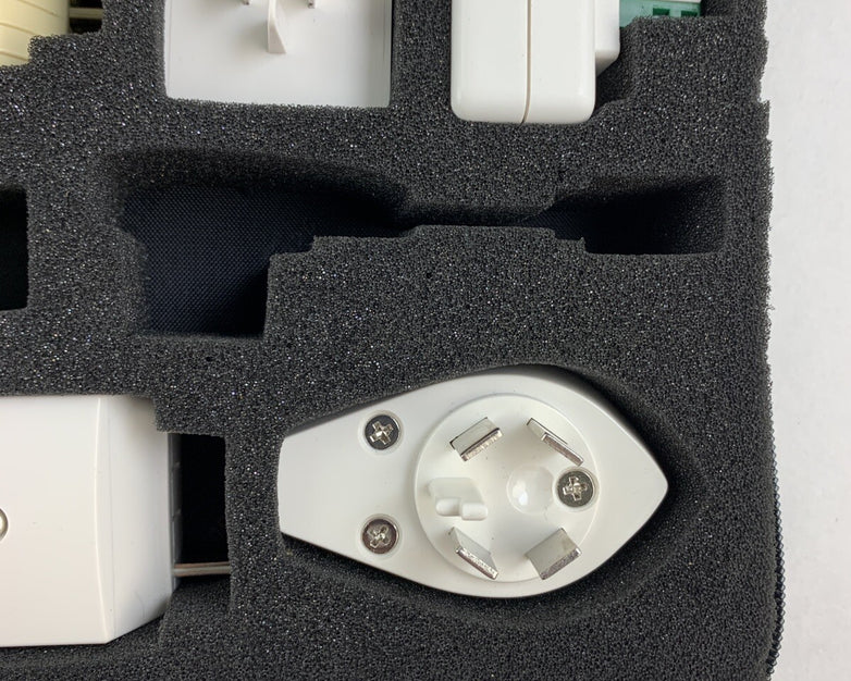 TARGUS PA031U Travel Connection Kit World Pack Power and Adapters - Missing One