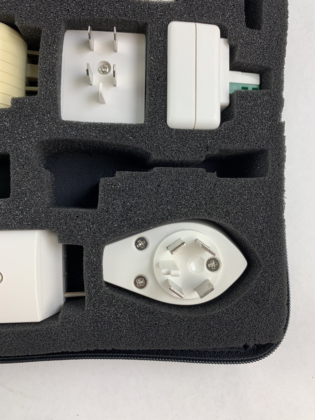 TARGUS PA031U Travel Connection Kit World Pack Power and Adapters - Missing One6