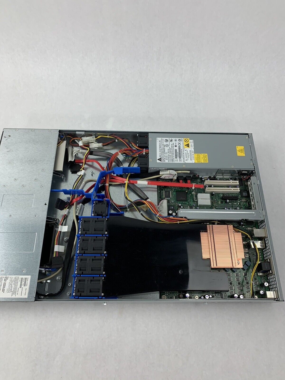Intel Server System SR1475NH1 Pentium D 3.4 GHz  2 GB Ram No OSS No HDD
