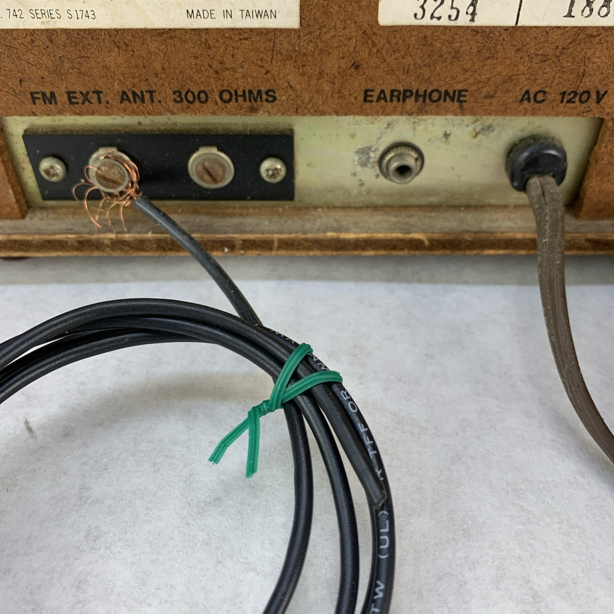 Vintage Montgomery Ward Airline Electronic GEN-1743A  AM/FM Receiver - Tested5