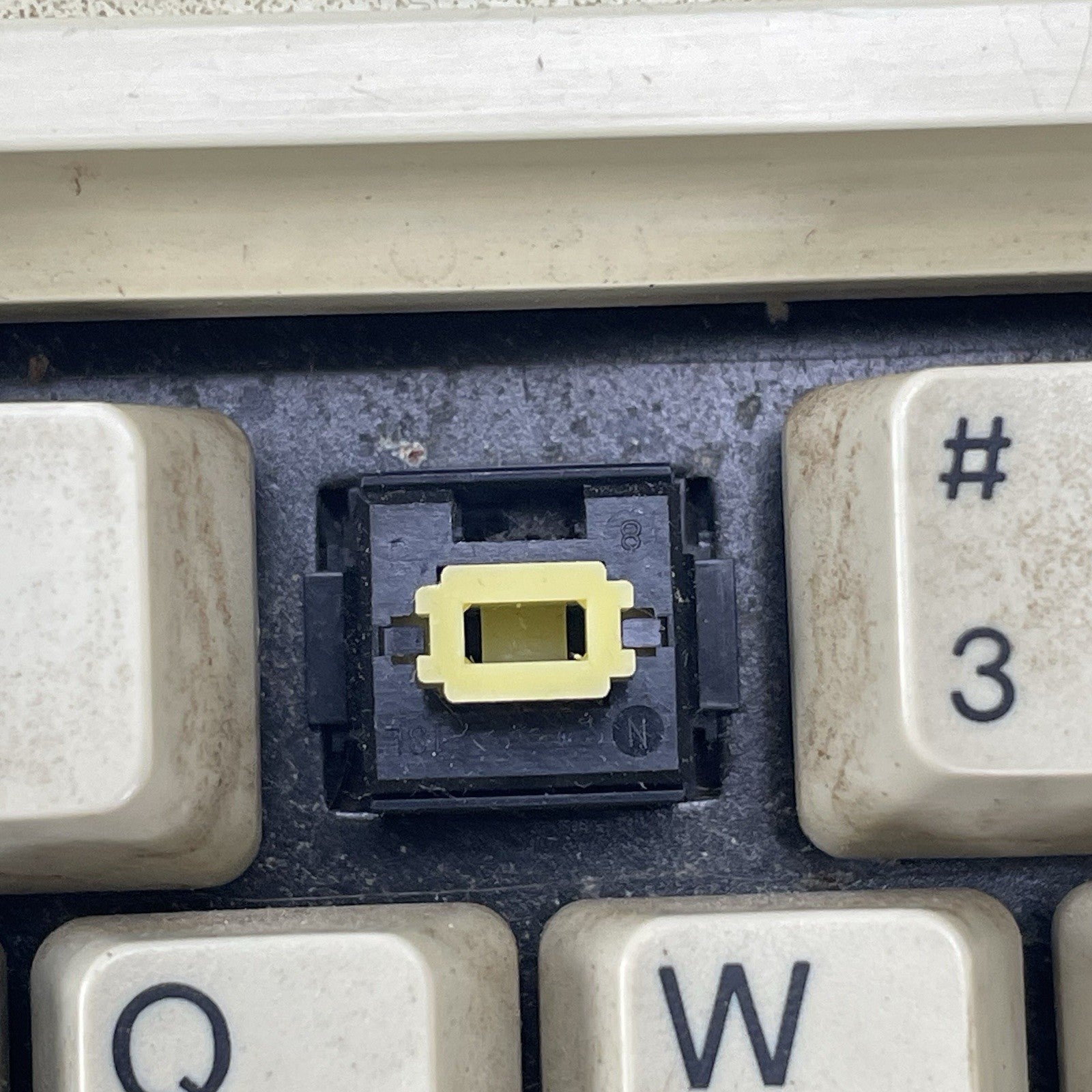 Zenith Data Systems Z-150 Keyboard Yellow Switches8