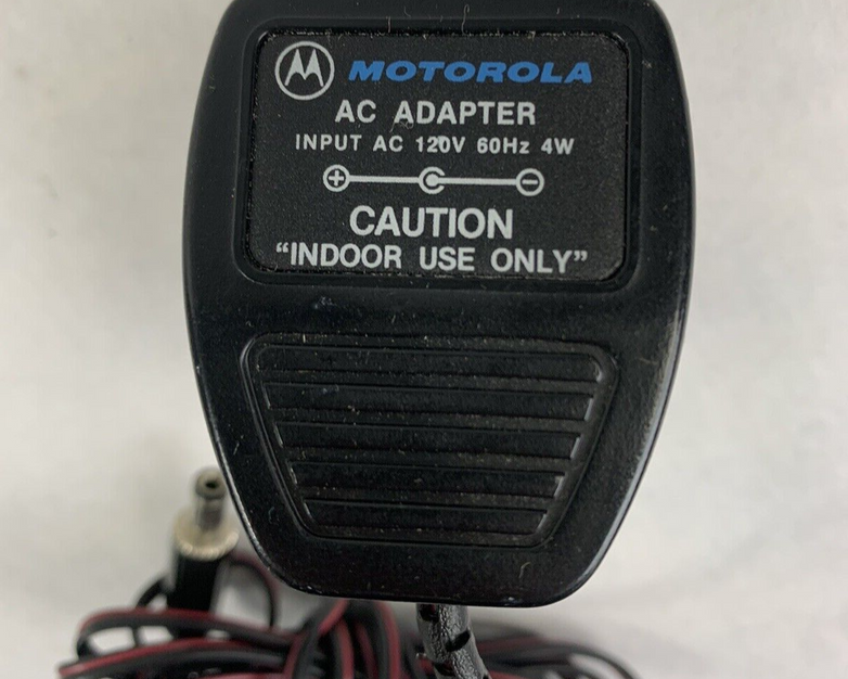 Motorola NLN5678A Battery Charger  and AC Adapter 120V 60Hz 4W