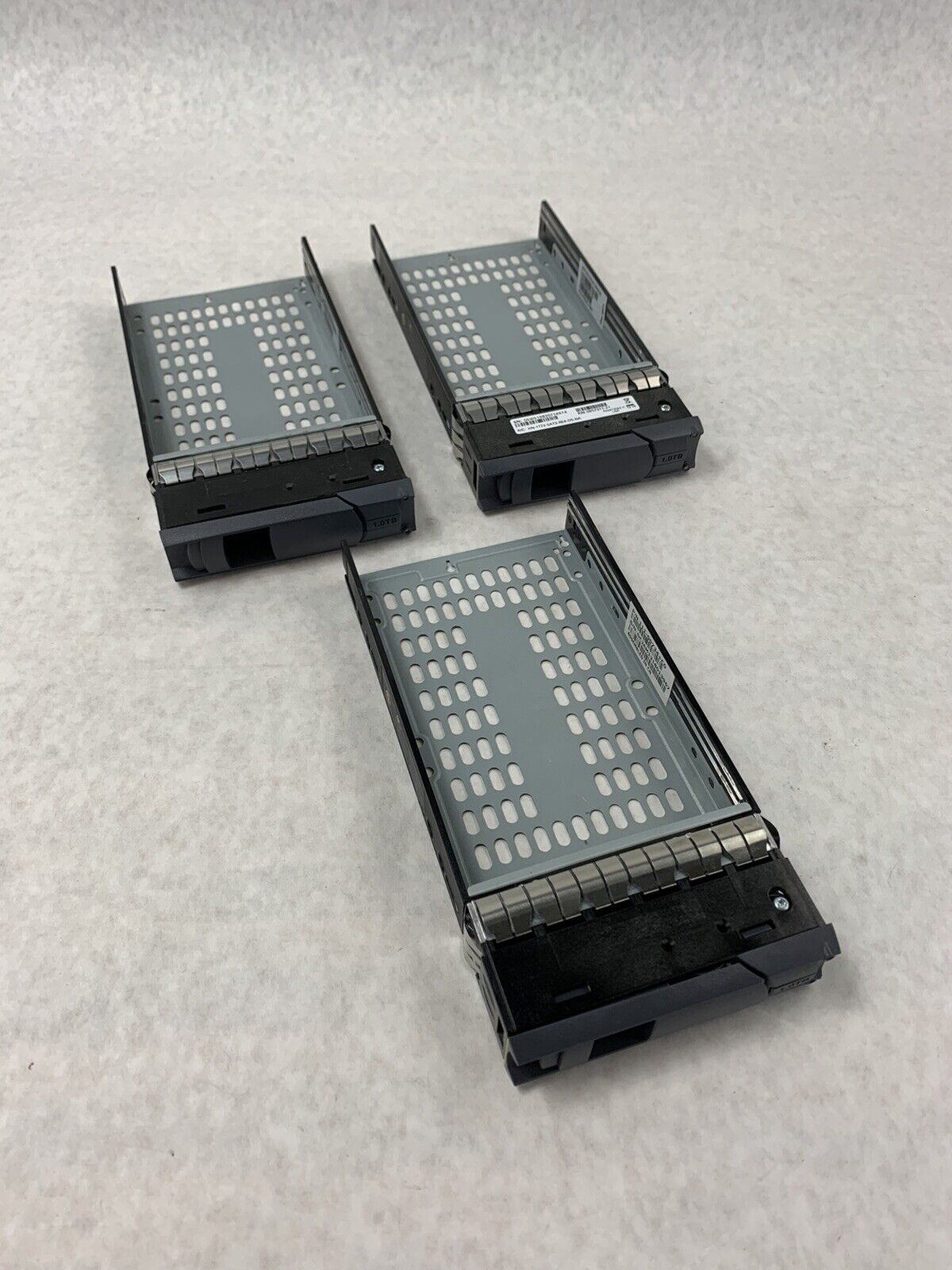 NetApp 0095673-10 SAS/SATA Hard Drive Caddy Tray 0961208-20 w/ Emulex Adapter