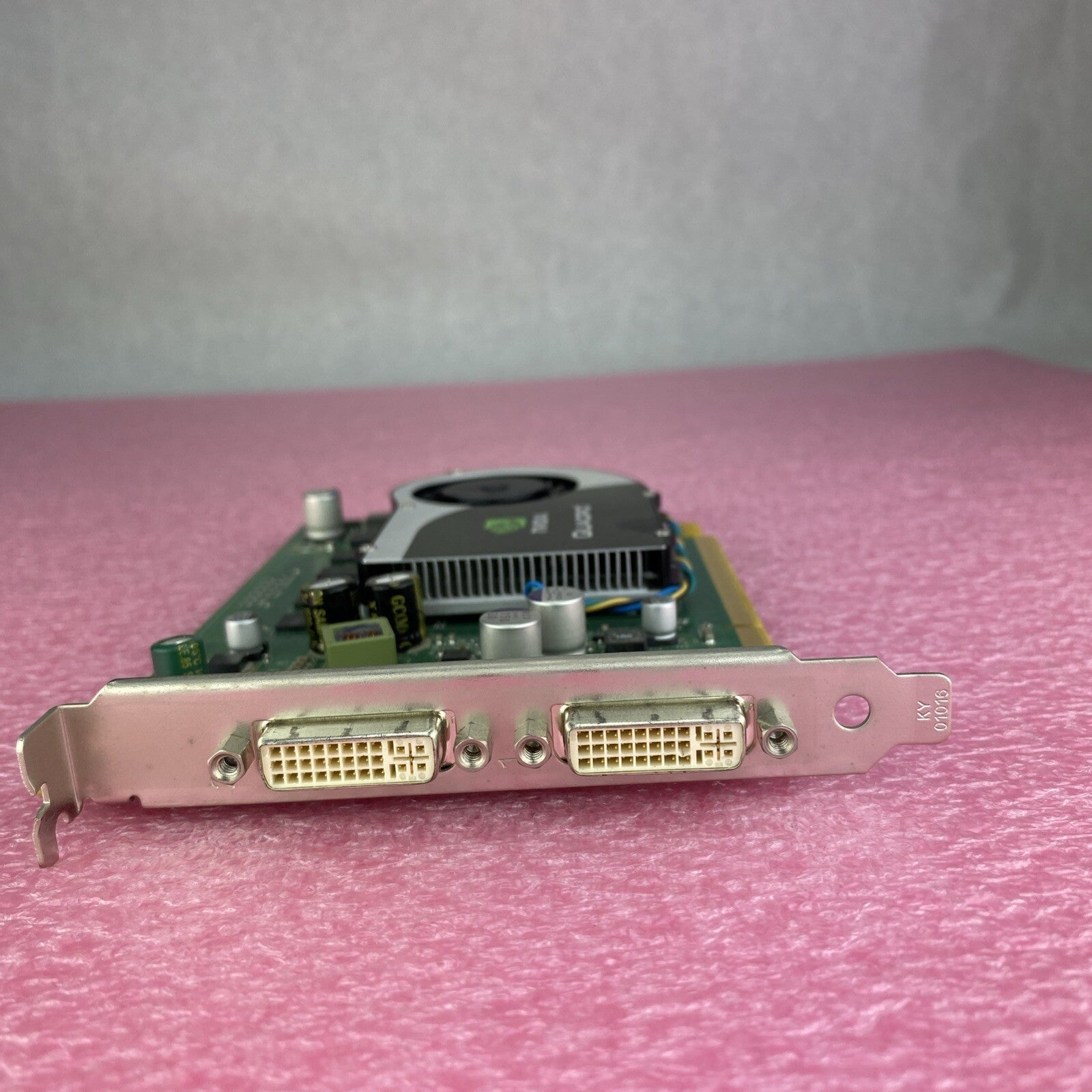 Dell 0WX397 NVIDIA Quadro FX 570 256mb GDDR2 PCIe Graphics Card Lot Of 3
