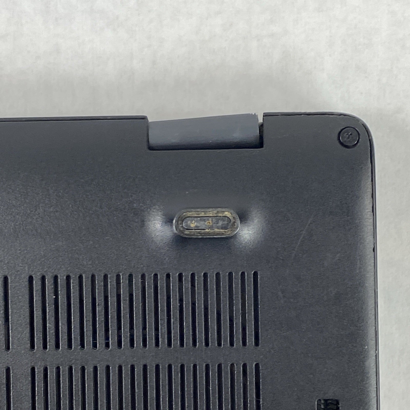 Dell Latitude 5500 Intel Core i5-8365U 1.60 GHz 8GB RAM 15.6" No HDD No OS
