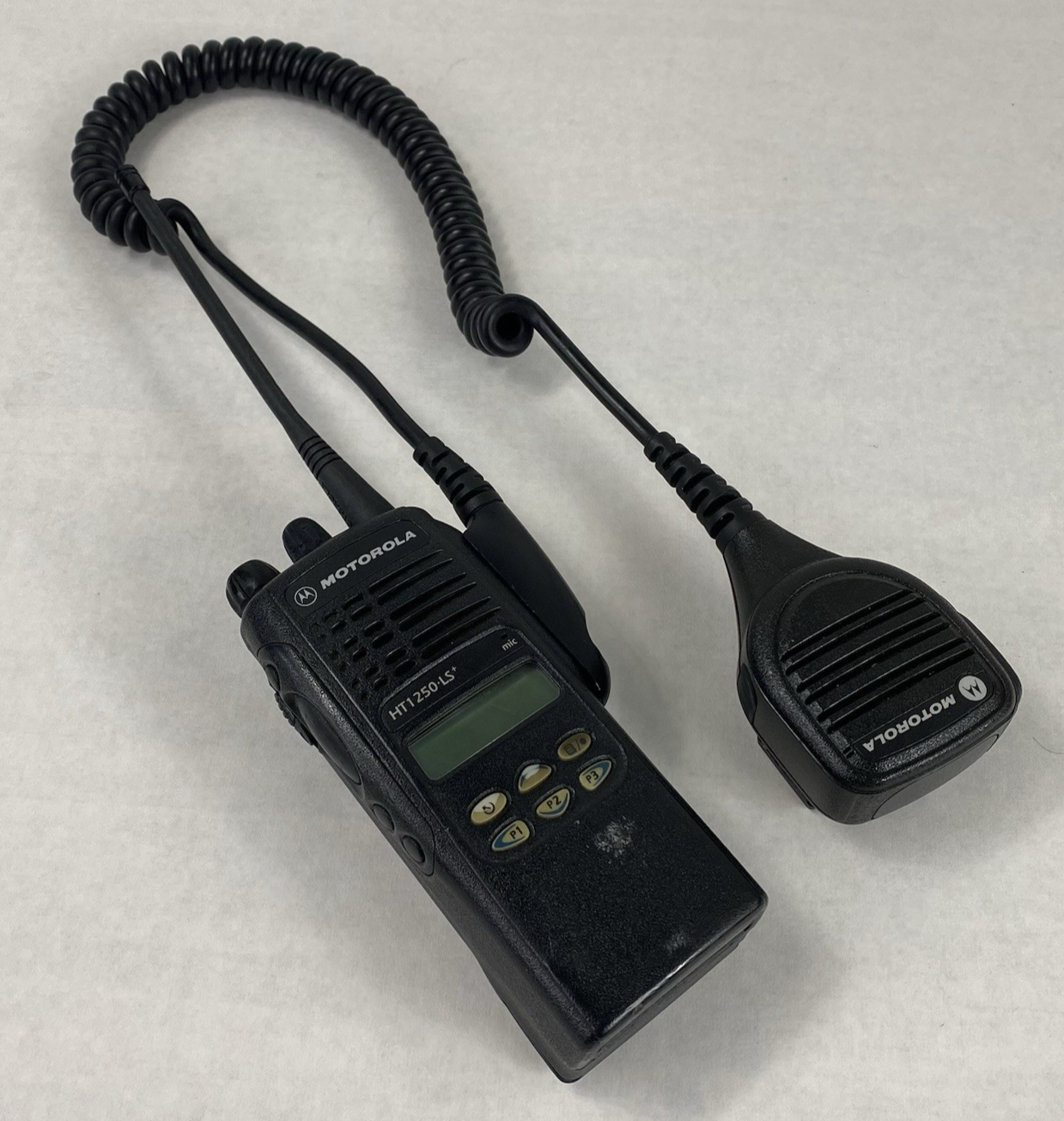 Motorola HT1250 LS + AAH25RDH9DP7AN Two Way Radio with Battery and Mic Untested