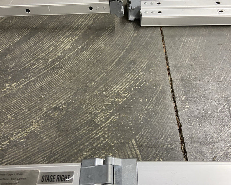 Da-Lite Fast-Fold Deluxe Projection Screen Frame - No Screen - Parts or Repair