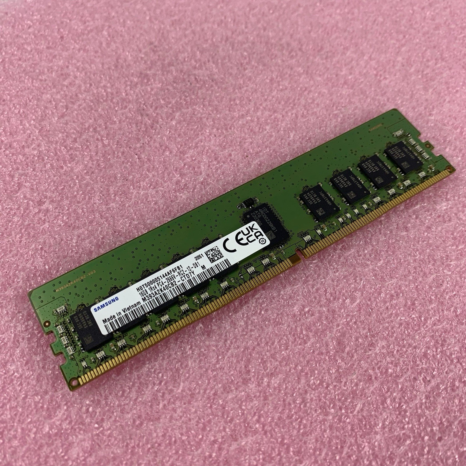 Samsung M393A2K40CB2-CTD7 16 GB 1Rx4 PC4-2666V-RC2-12-DB1 Server Memory RAM0