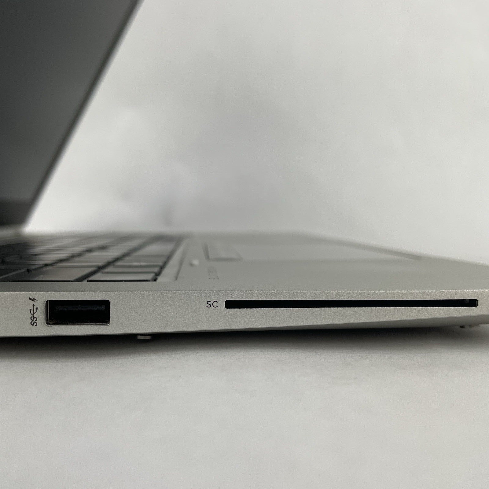 HP EliteBook 850 G6 15.6" i5-8365U 1.60 GHz 8 GB RAM No SSD/OS/AC - Hinge4