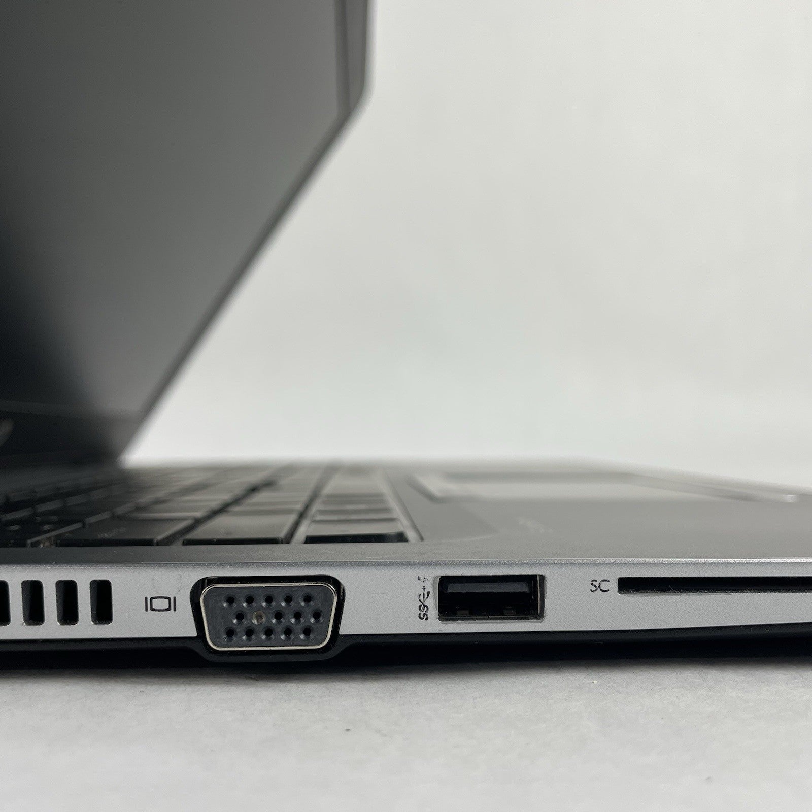 HP EliteBook 850 G3 15.6" i5-6200U 2.30 GHz 8 GB RAM No SSD No OS - Bad Bottom6