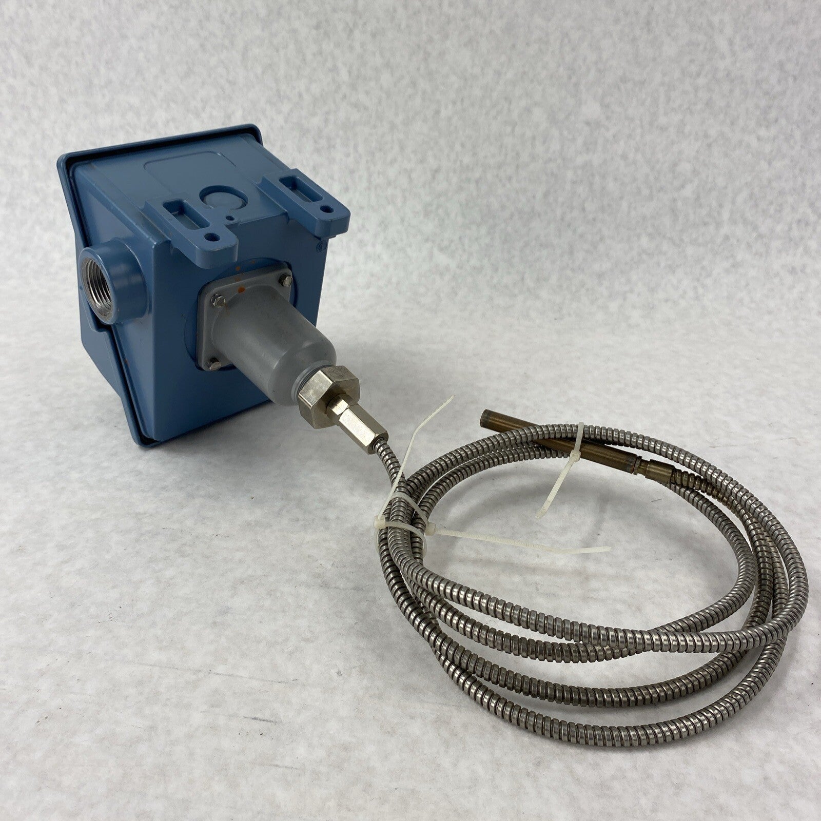 United Electric Controls F402-8BS 6S Temperature Control Unit 50-650F 15A 480VAC