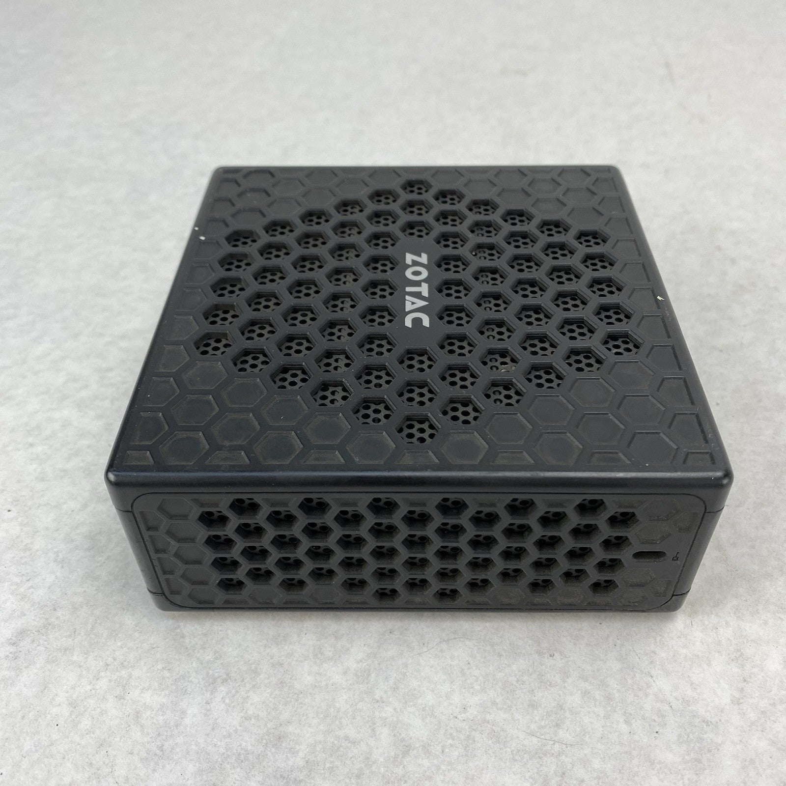 Zotac ZBOX-C1323NANO Micro Celeron C3150 1.6GHz 8GB RAM No HDD/OS/AC - No Bottom5