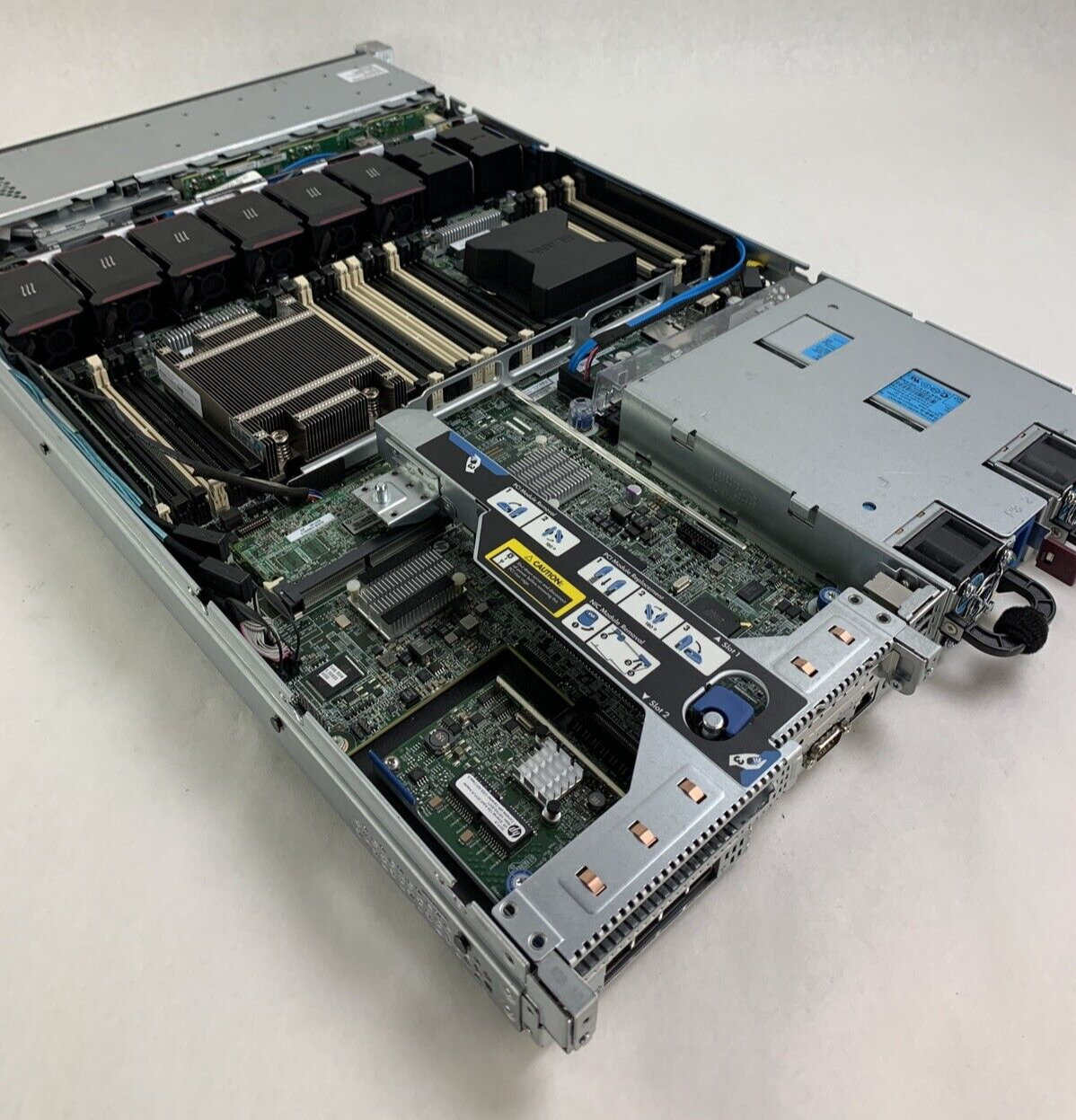 HP ProLiant DL360p Gen8 Xeon E5-2609 V2 2.5 GHz 8 GB RAM No OS No HDD