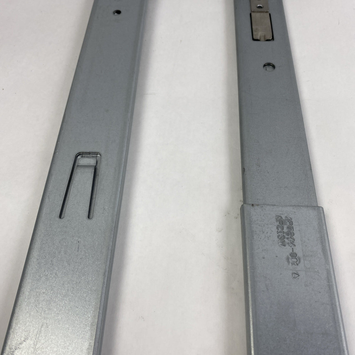 487259 001 A APCISW A Sliding Rail 2U MNTGHDWR Inner and Outer No Hardware5