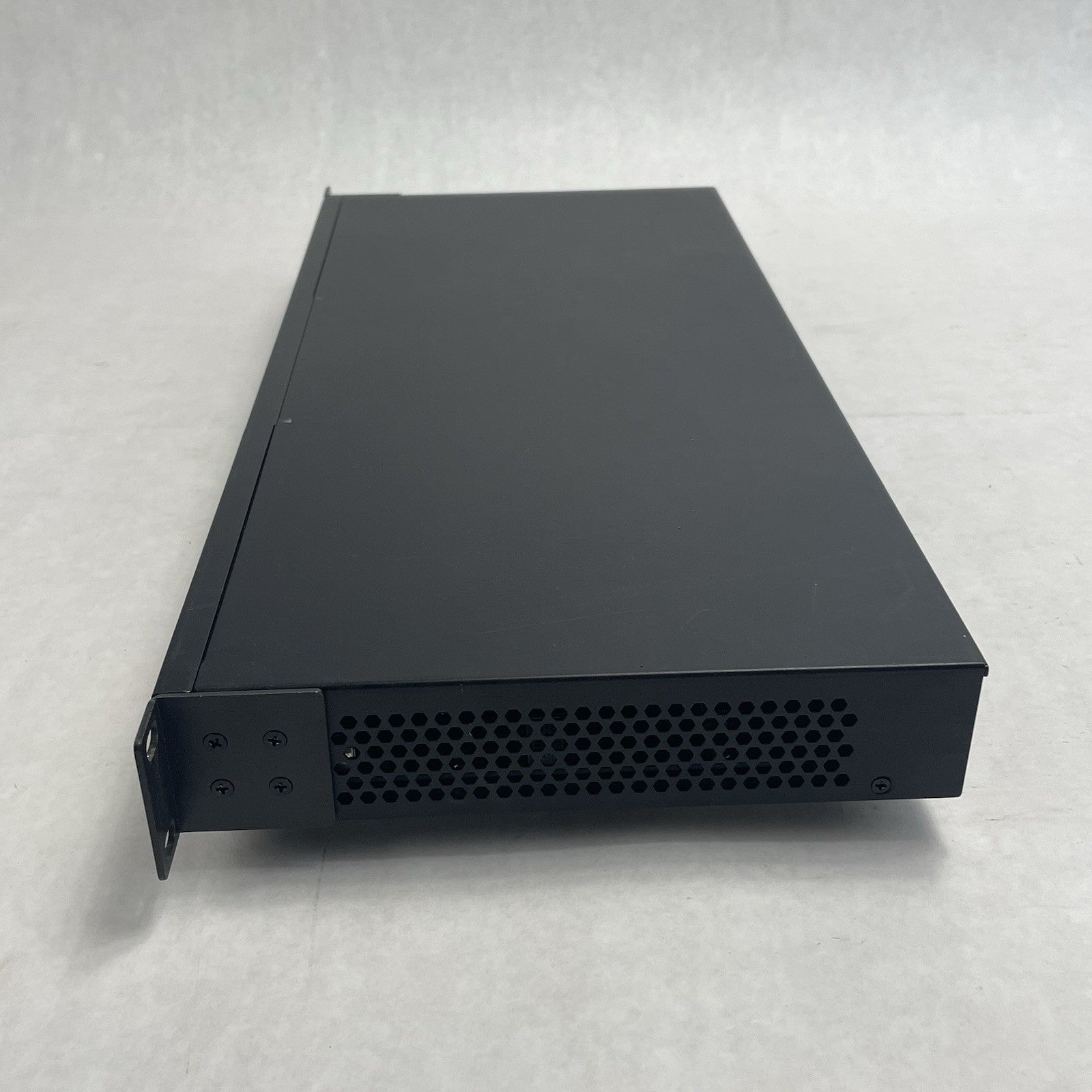 Lantronix SM24TAT2SA-VT 24-Port Managed Gigabit Ethernet PoE+ Tested & Reset10