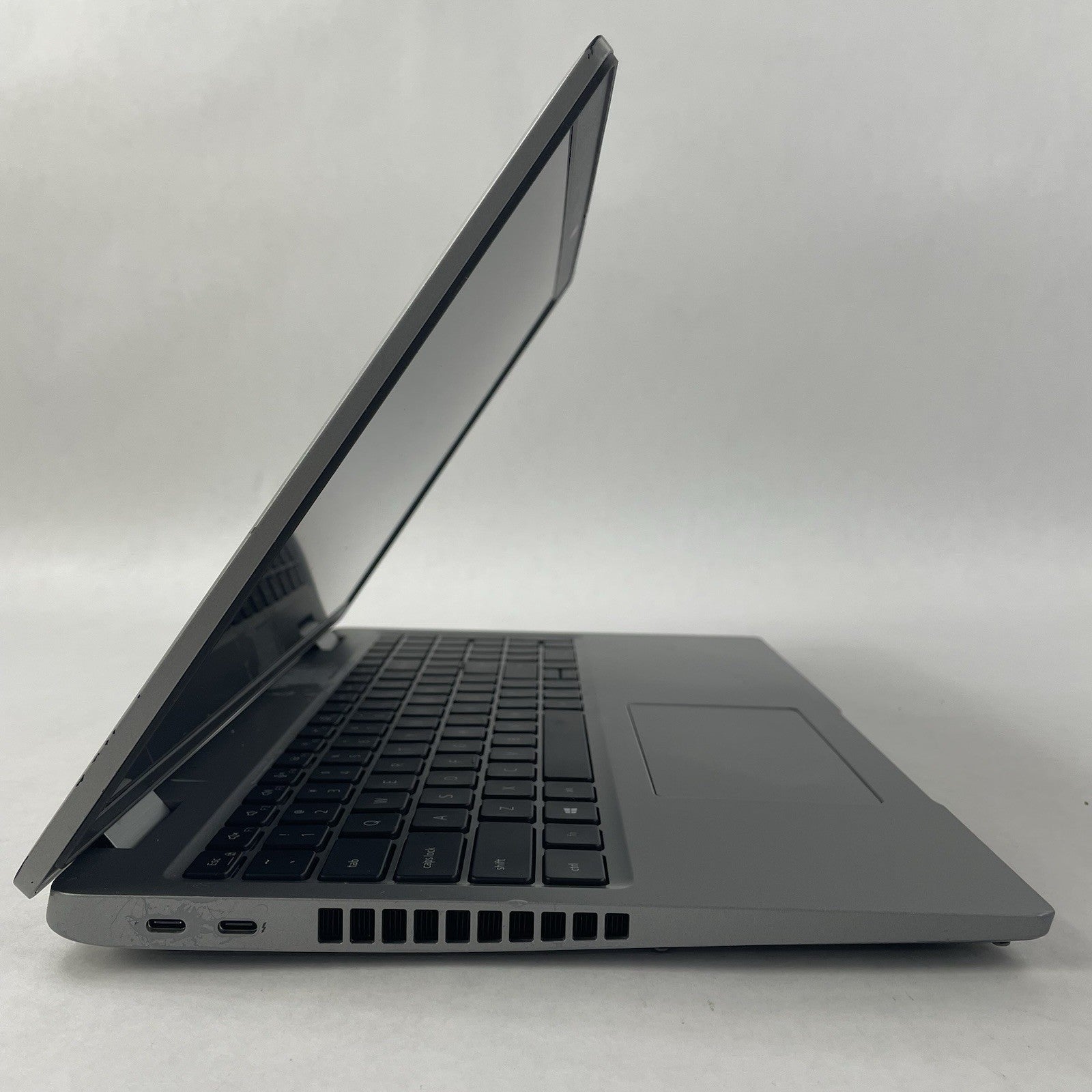 Dell Latitude 5520 15.6" i5-1135G7 2.40 GHz 8 GB RAM No SSD/OS/AC - Bad C-Port4