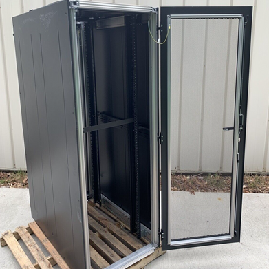 Emerson Knurr DCM Server Rack 42U 78"-48"-28"
