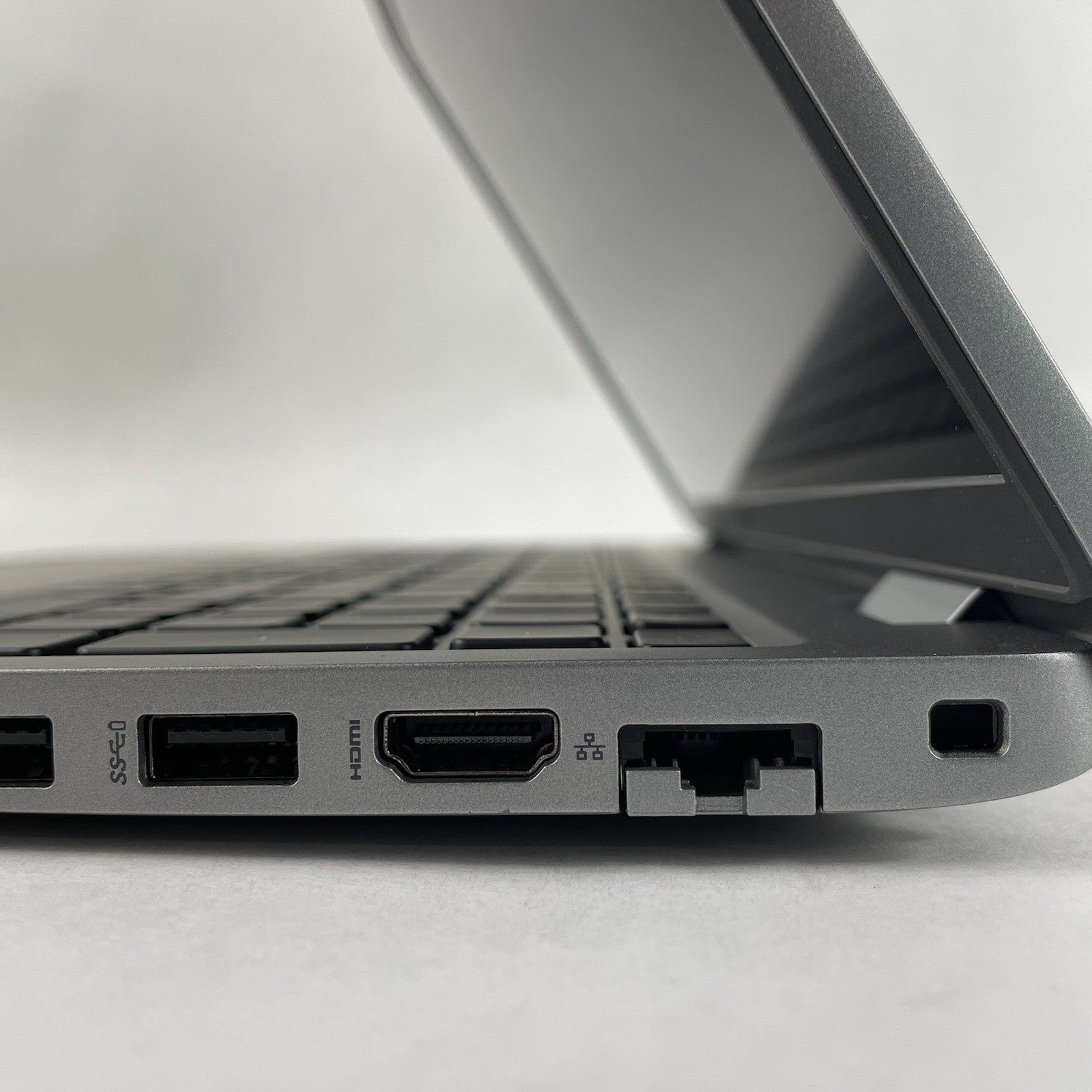 Dell Latitude 5520 15.6" i5-1145G7 2.60 GHz 16 GB RAM No SSD/OS/AC8
