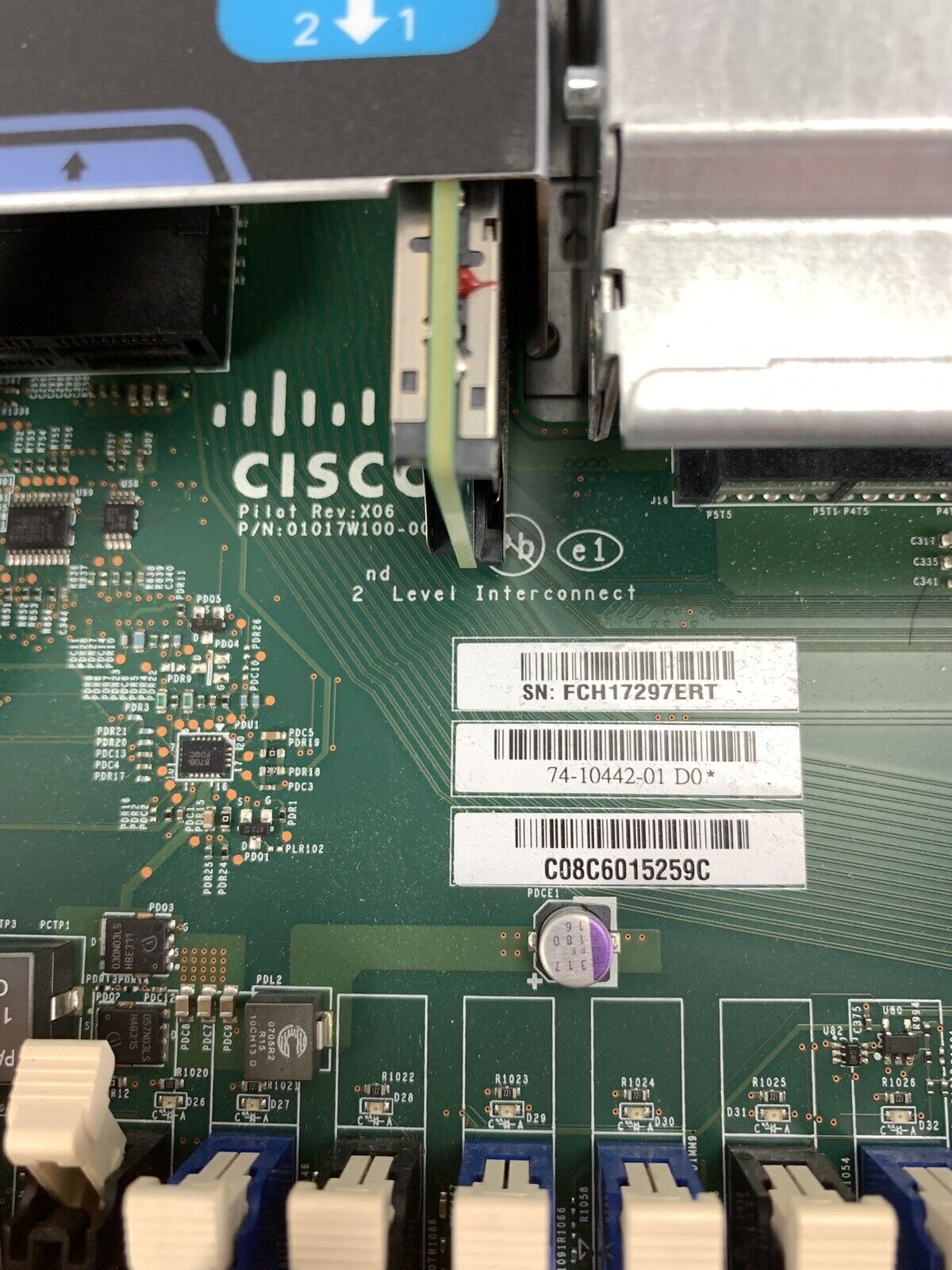 Cisco UCSC-C220-M3S V01 Xeon E5-2609 2.40 GHz  32 GB RAM No OS No HDD
