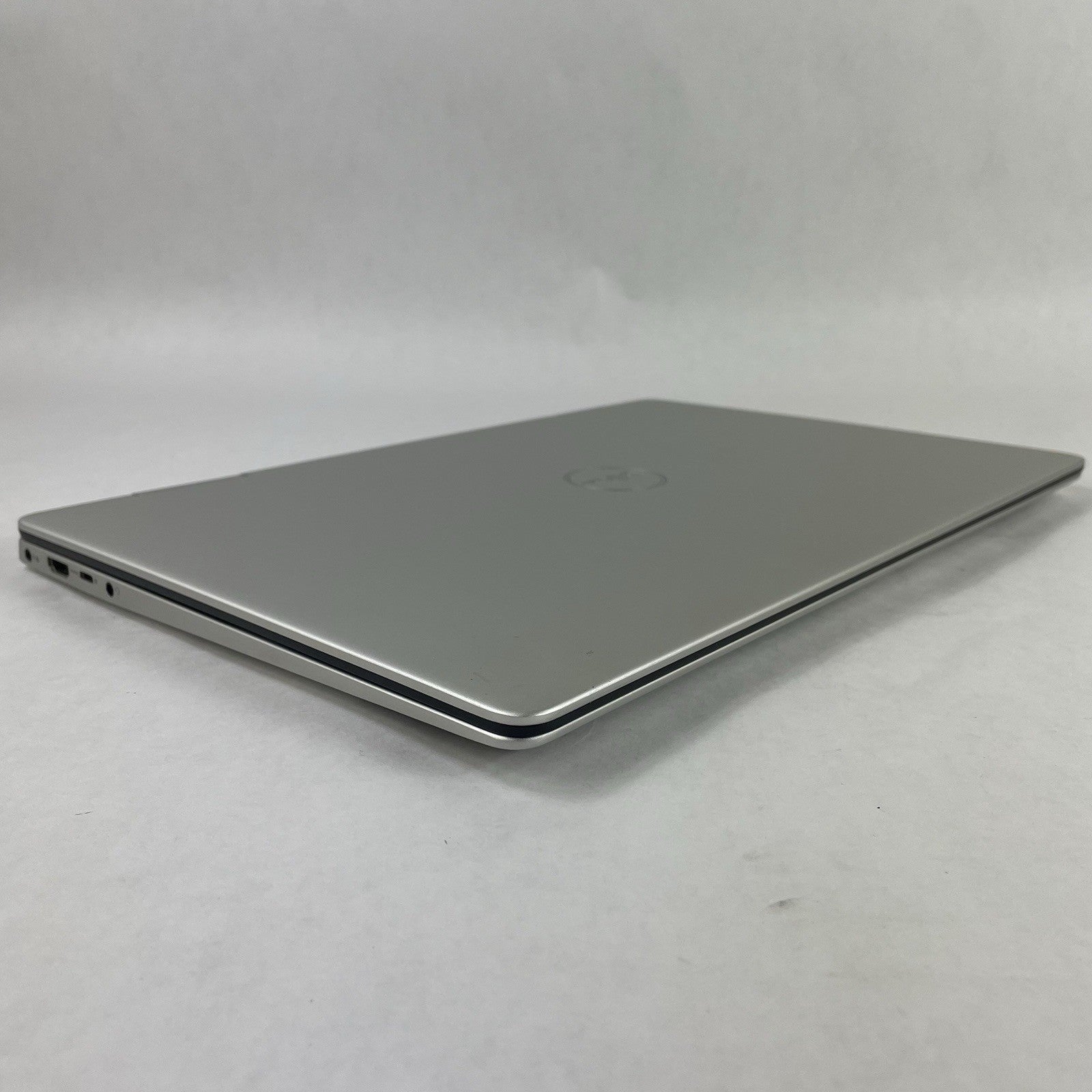 Dell Inspiron 7586 15.6" i5-8265U 1.60 GHz 8 GB RAM No SSD/OS/AC/Batt12