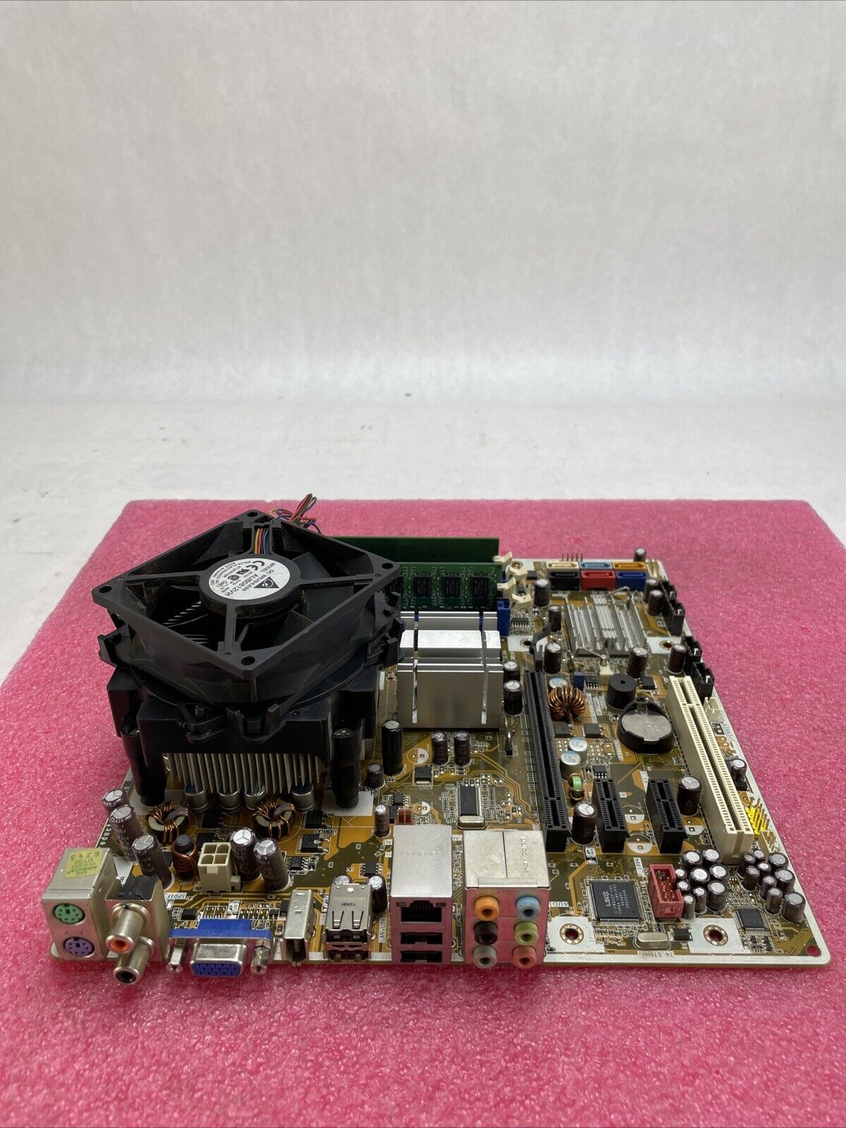 ASUS IPIBL-LB Motherboard Intel Core 2 Quad Q8200 2.33GHz 3GB RAM