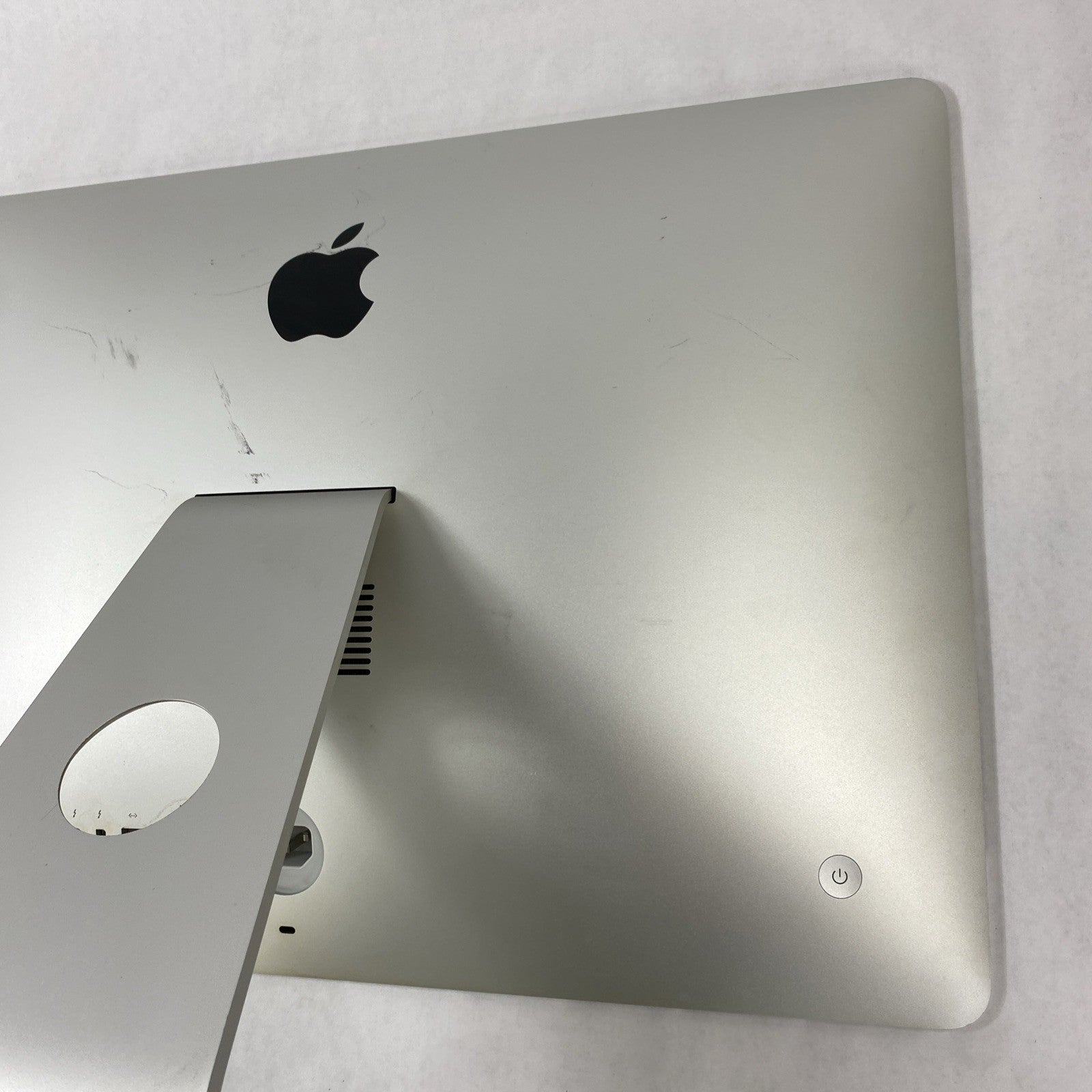 Apple A1418 iMac 21.5" 2013 2.7 GHz Core i5 8GB RAM 1TB HDD macOS 10.15.817