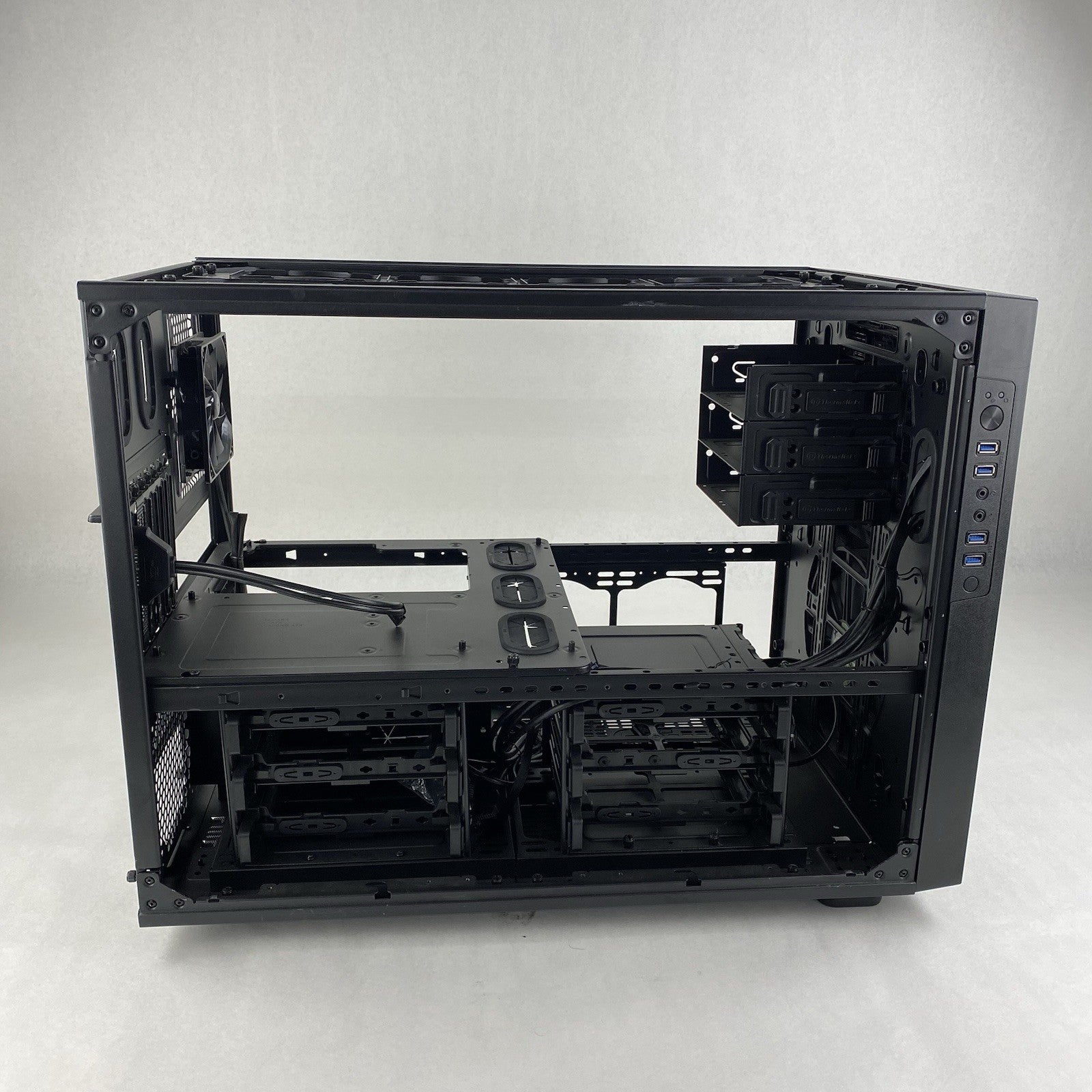 Thermaltake Core X9 E-ATX Cube Computer Case