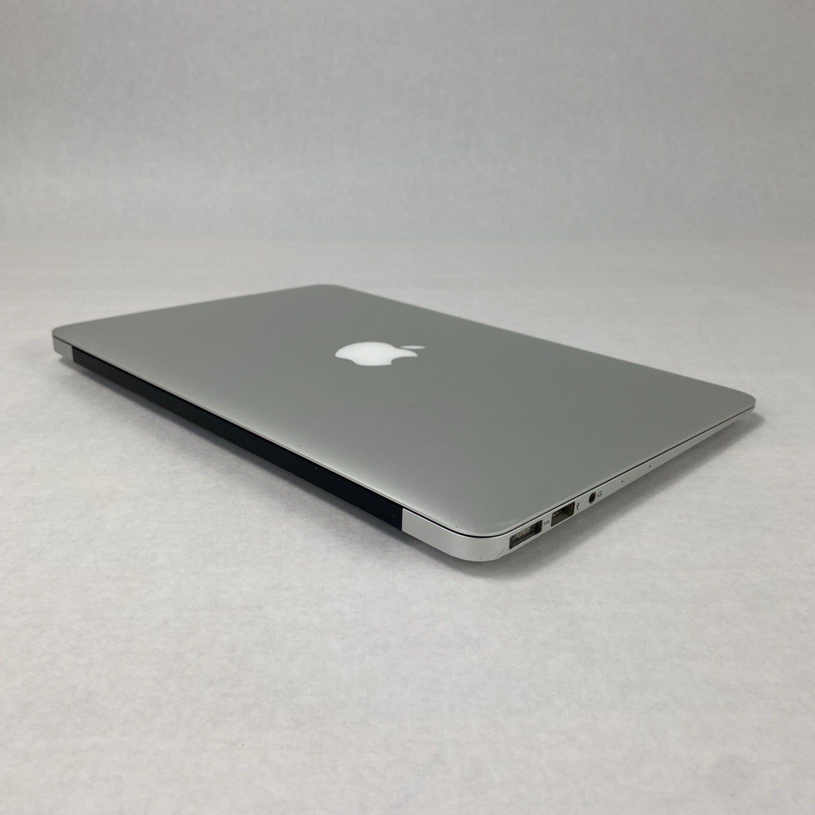 Apple A1465 MacBook Air 2013 11" 1.3Ghz i5 4GB RAM 120GB SSD macOS 11.7.1