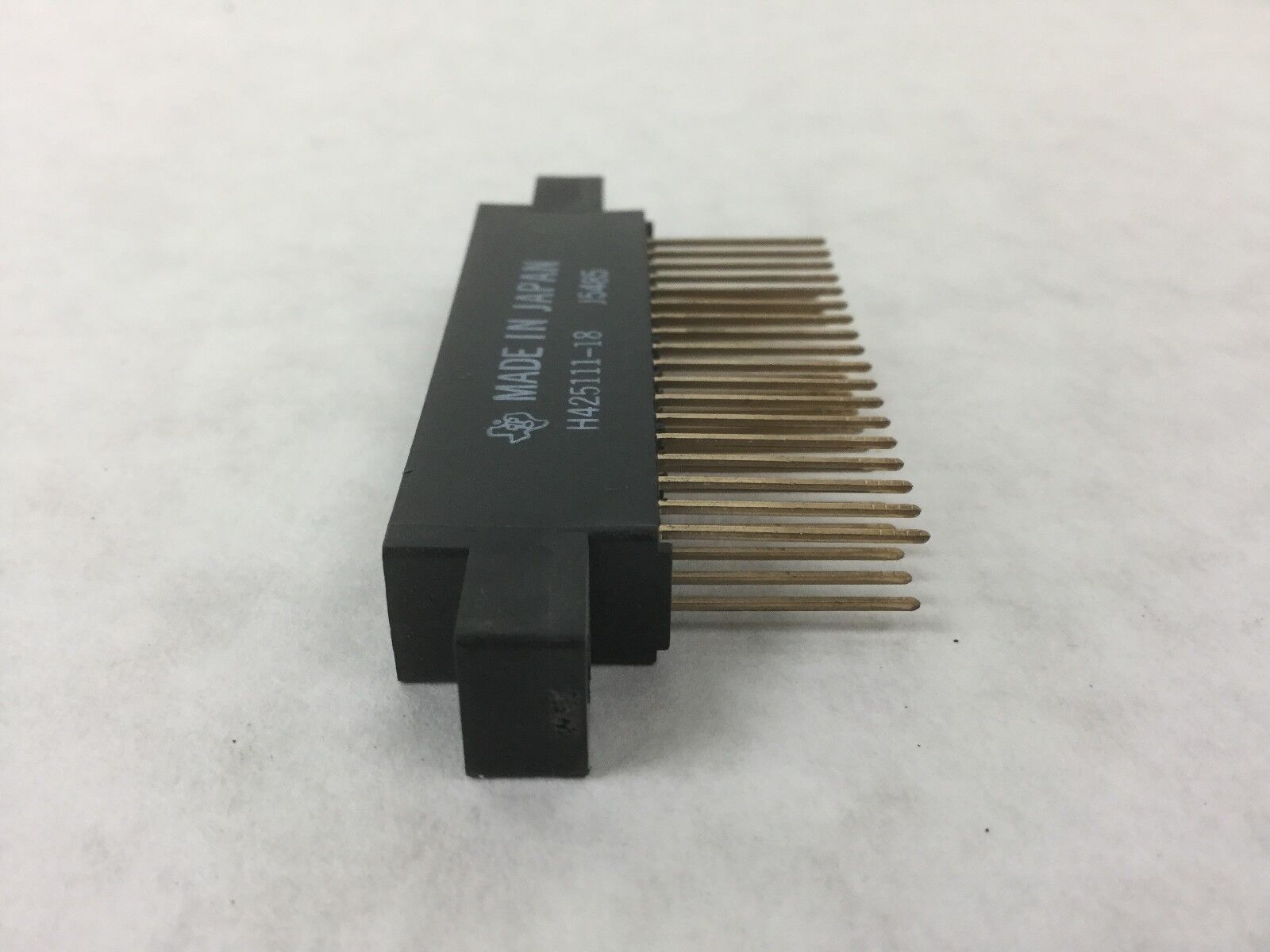 Texas H425111-18 (J5485) Connector Receptacle