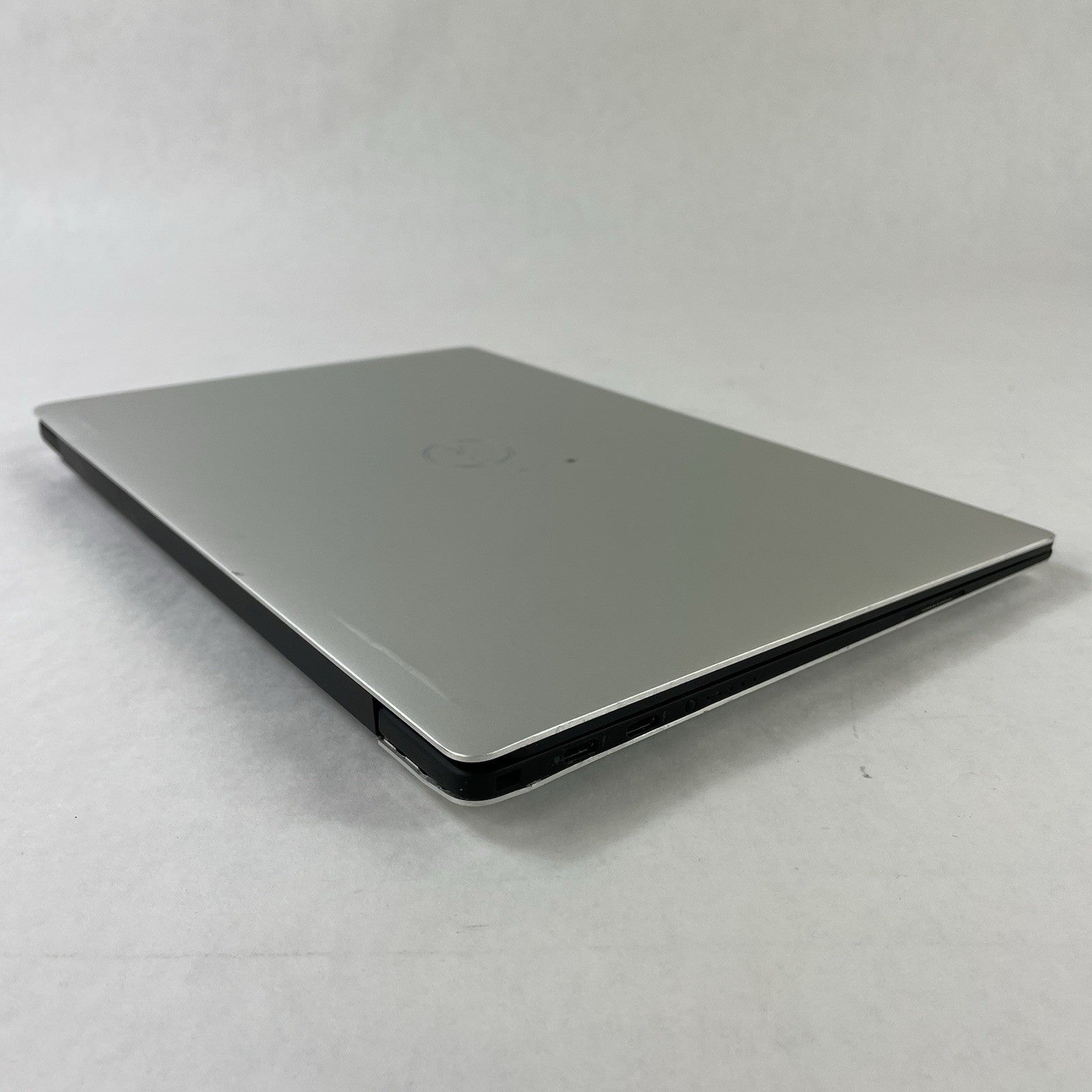 Dell XPS 13 9380 13.3" i7-8565U 1.80GHz 16GB RAM No SSD No OS No Batt Bad Corner10