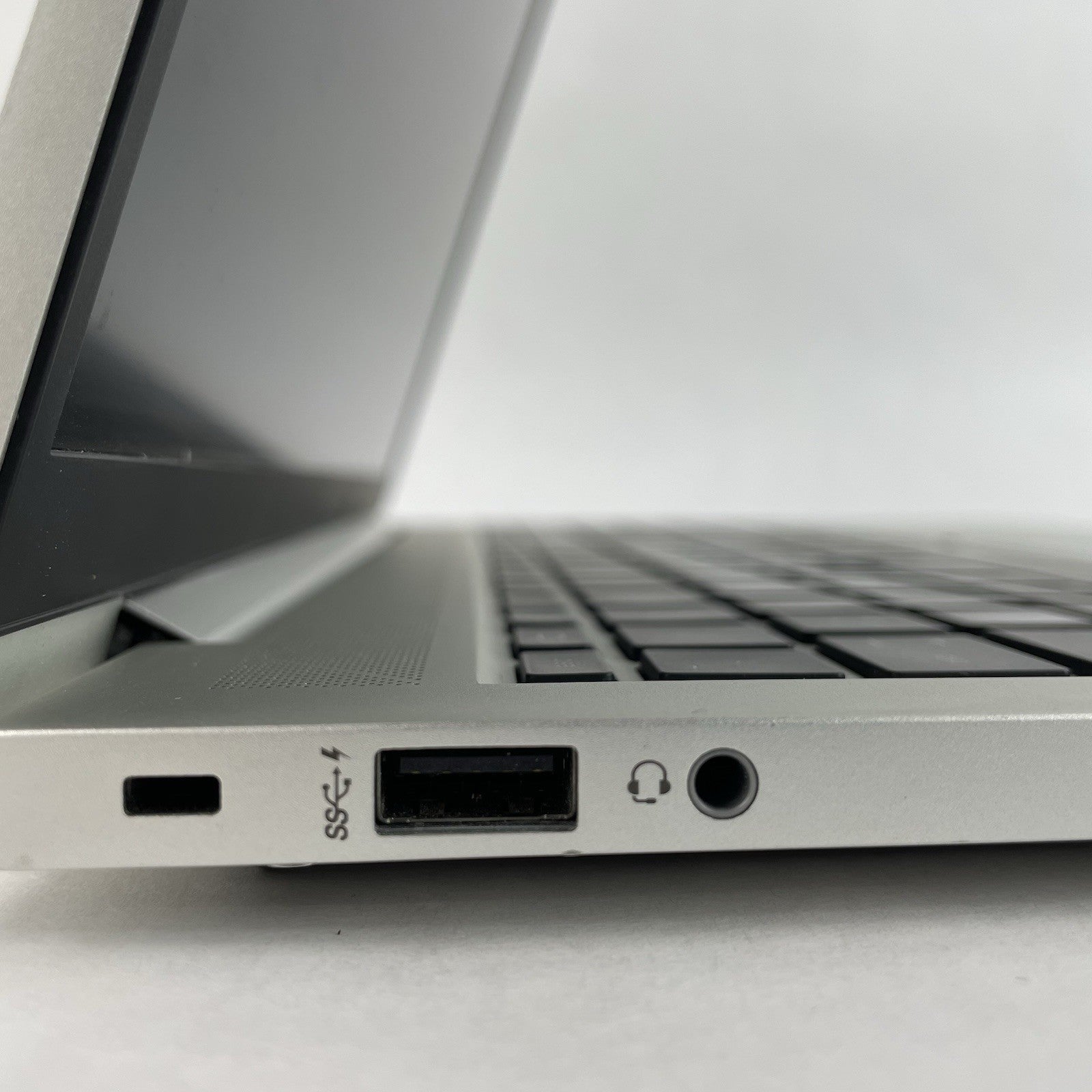HP EliteBook 850 G8 15.6" i5-1145G7 2.60 GHz 8 GB RAM No SSD/OS/AC- Bad USB Slot4