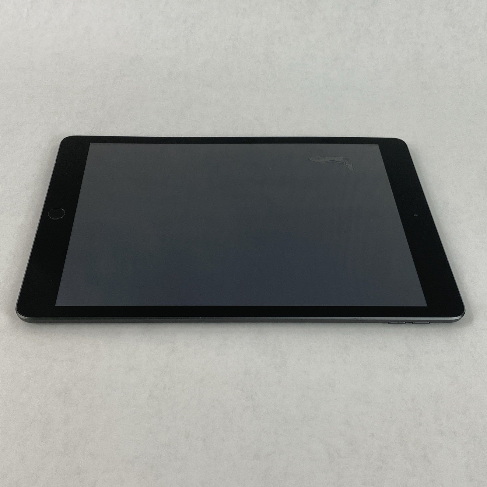 Apple iPad 7th Gen A2197 32GB 10.2" Retina Wi-Fi Space Gray IOS 18.7.812