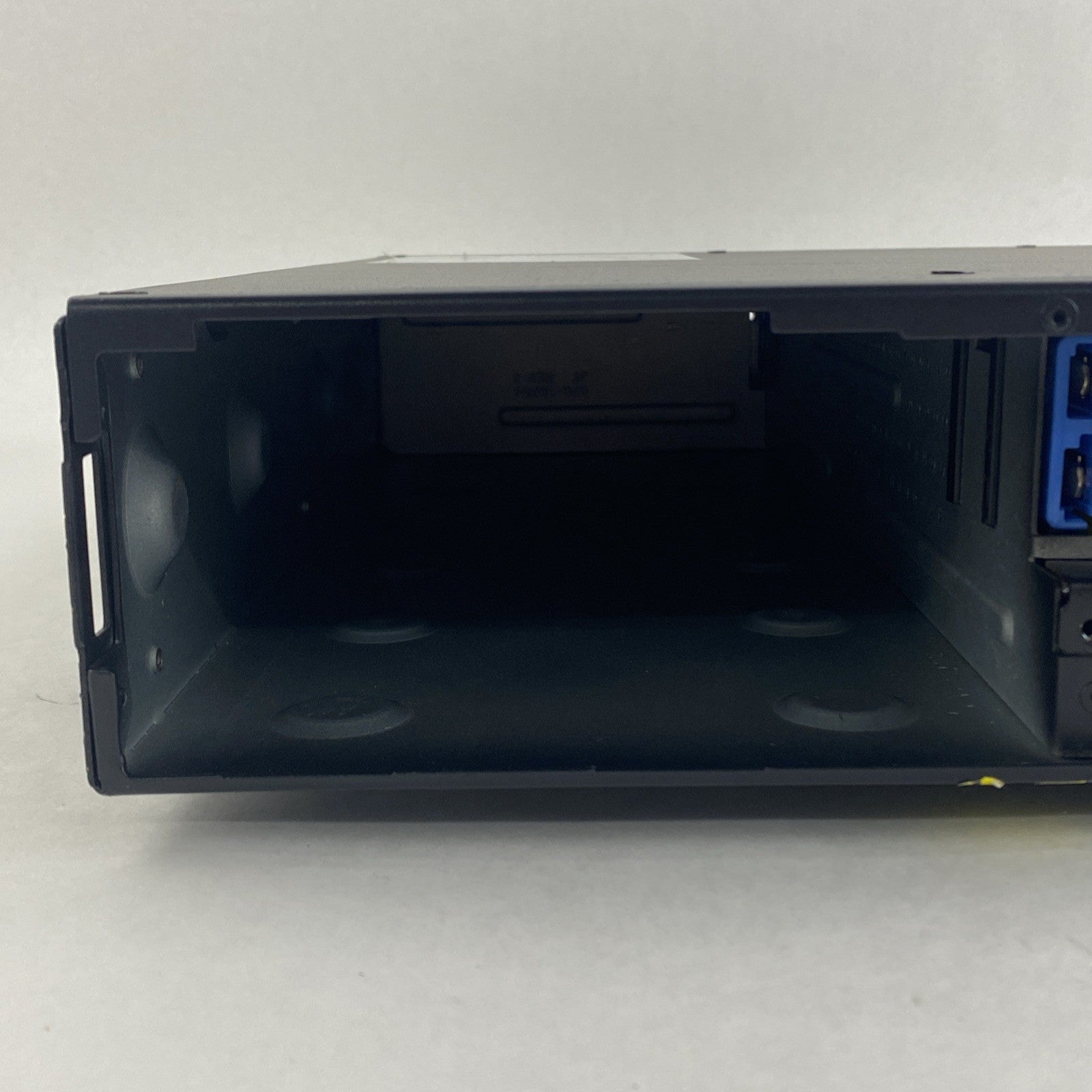 APC SMX1500RMZUNC Smart-UPS X 1500 Rackmount No batteries No Faceplate 8 Outlet4