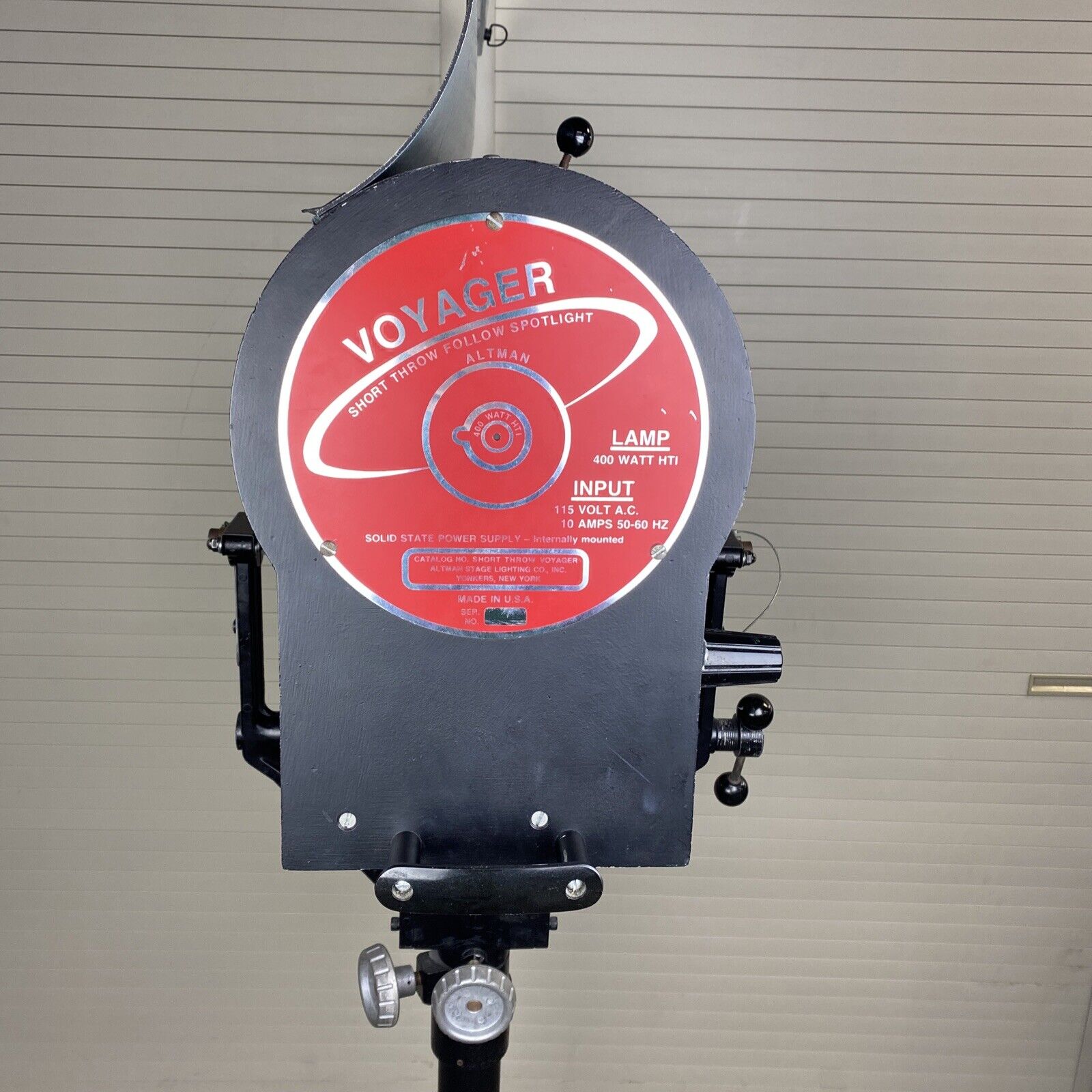 Altman Voyager Short-throw 400W HTI follow spotlight with stand