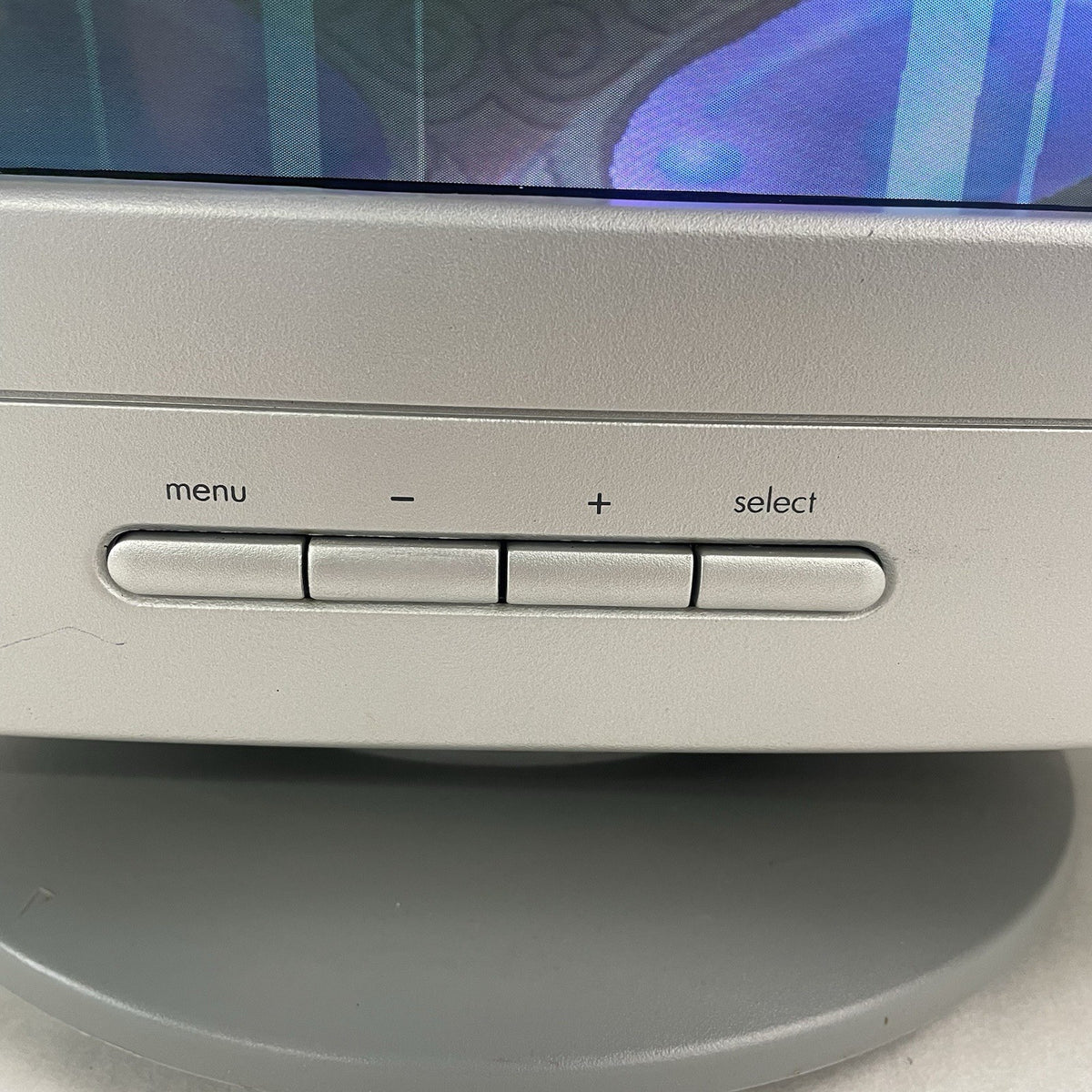 HP v75 Monitor 17" Retro CRT TV Monitor with Stand3