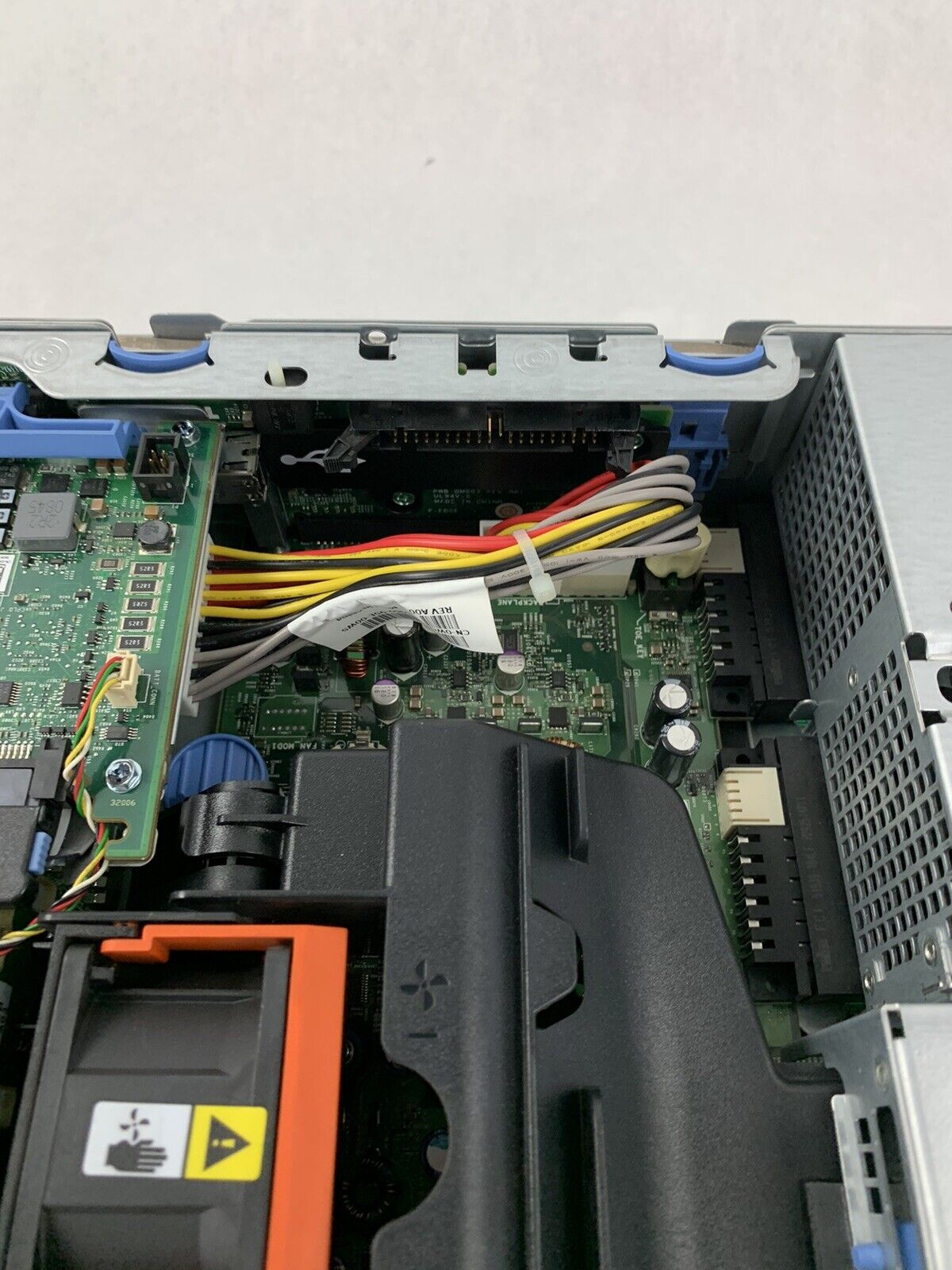 Dell PowerEdge 2970 2x Opteron 2386 2.5 GHz 32 GB RAM No OS No HDD