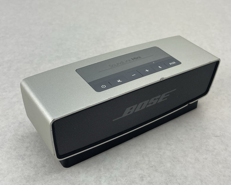 Bose 413295 SoundLink Portable Bluetooth Speaker Silver and Cradle No Power Cord