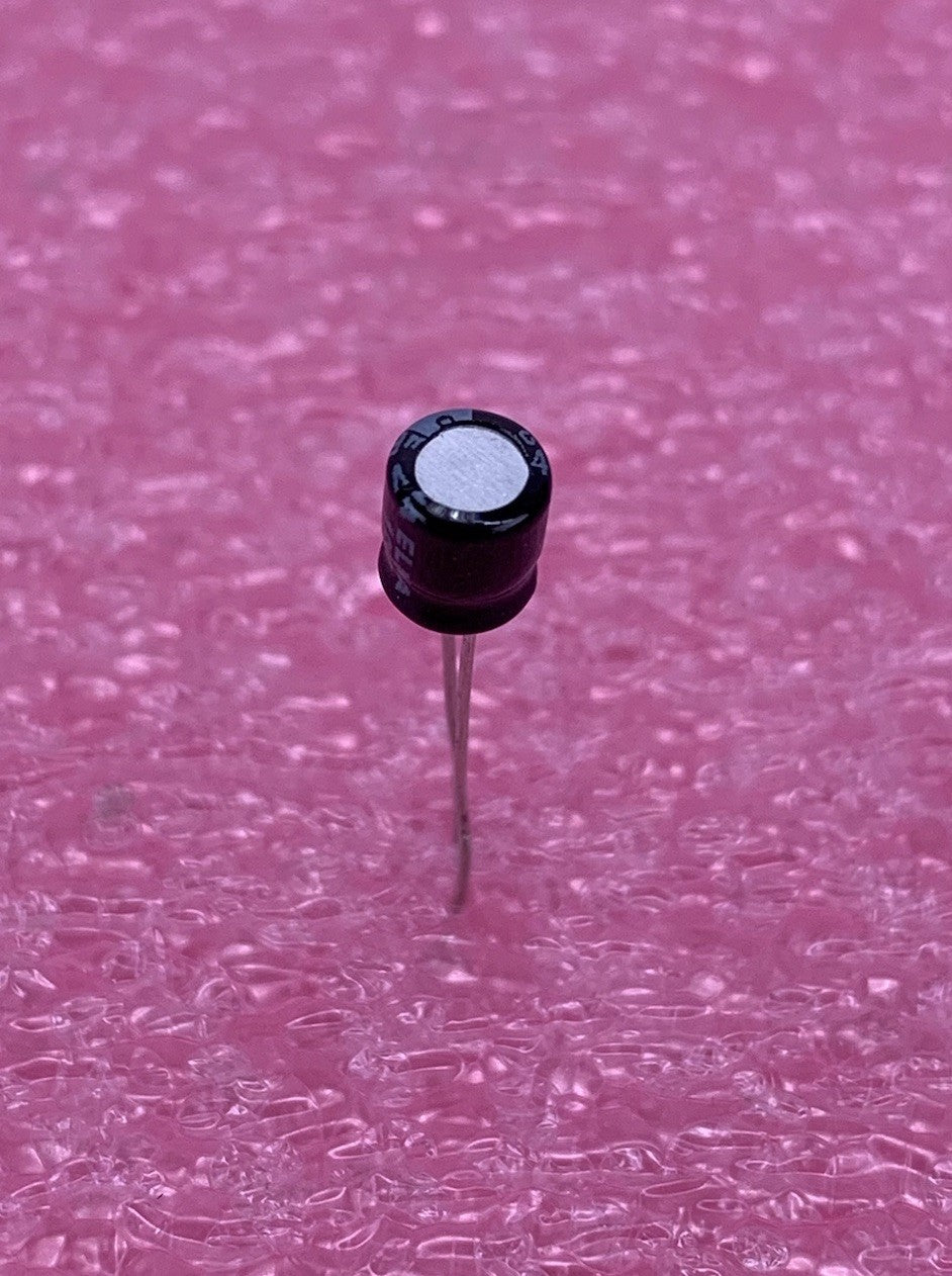 ELNA 16V 22µF Electrolytic Capacitor (Lot of 24)