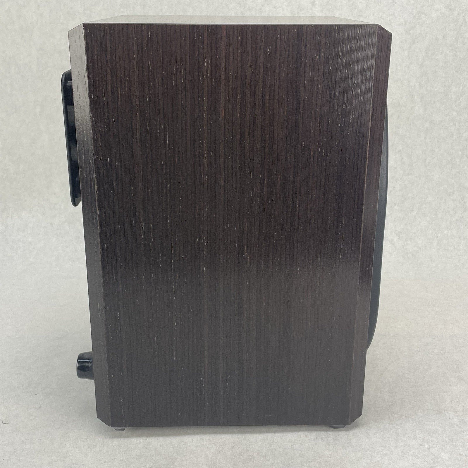 Single Polk Audio RTi28 Speaker w/ Wall Mount11