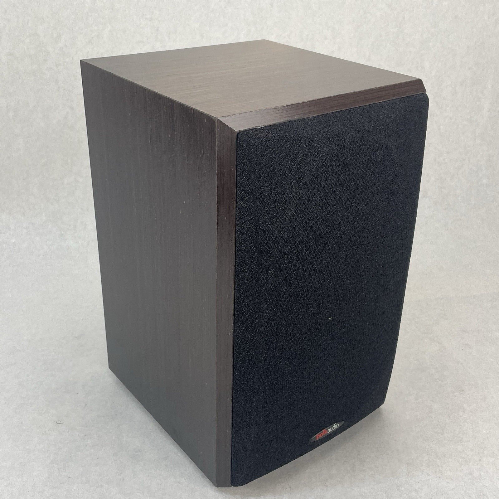 Single Polk Audio RTi28 Speaker w/ Wall Mount1