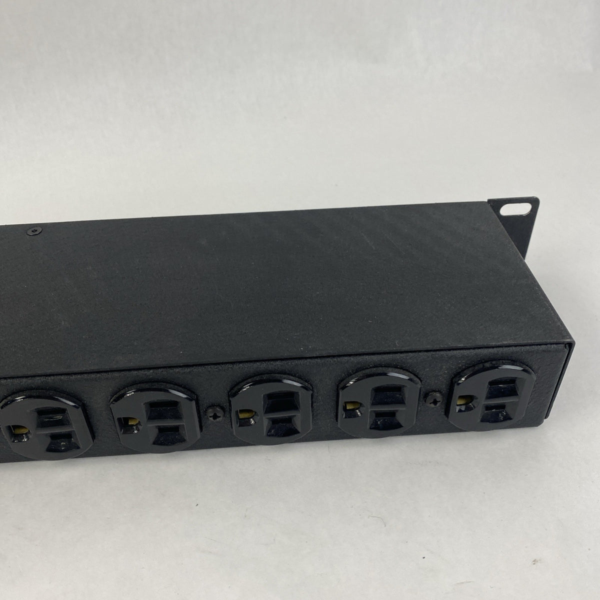 Geist SP104-10 Rack Mounted 10 Outlet Surge Protection8