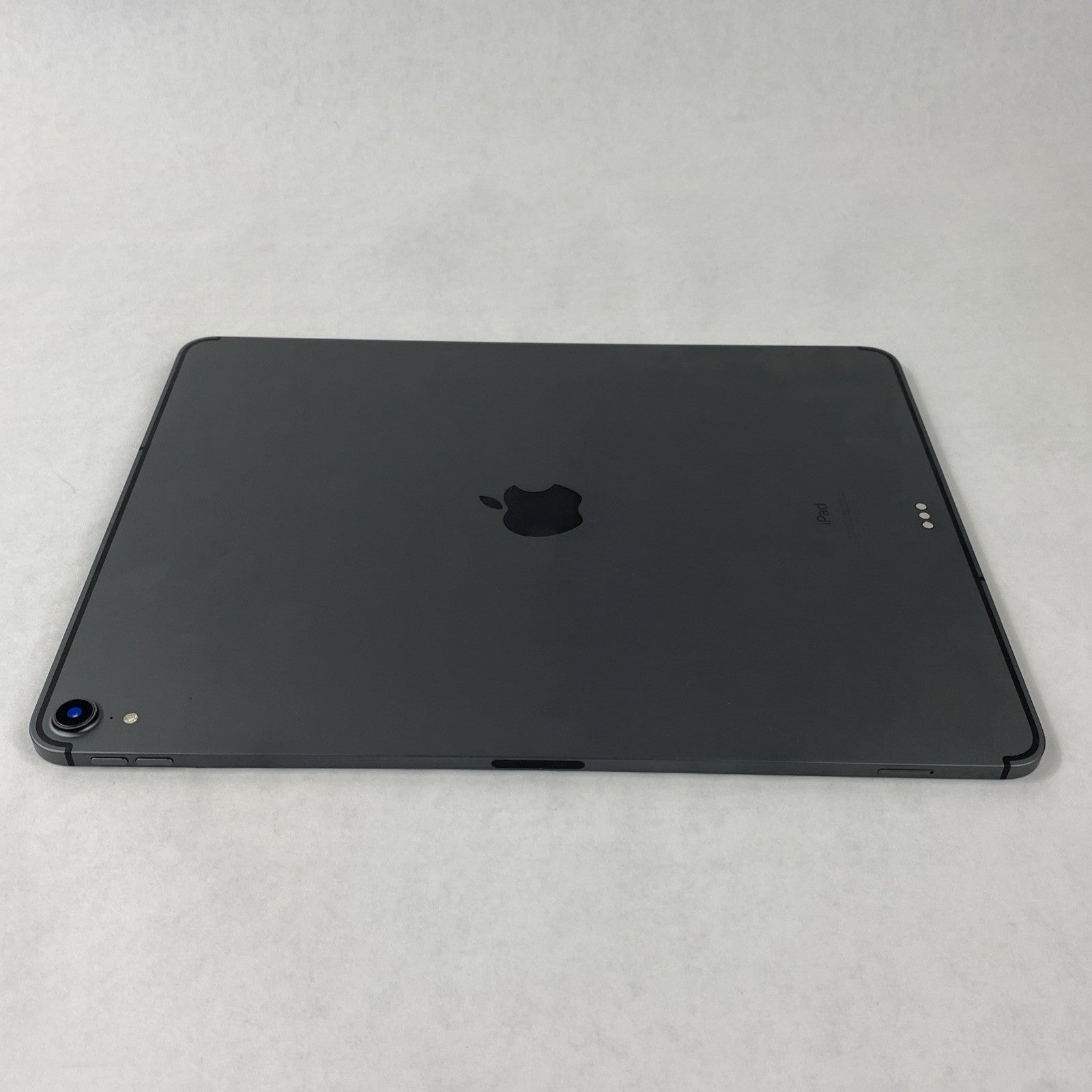 Apple iPad Pro 3rd Gen 12.9" A2014 64 GB Space Gray IOS 26.1