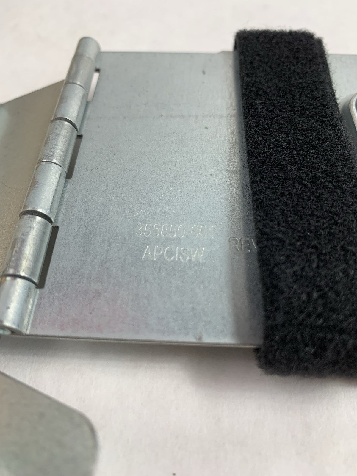 APC 355852-001 Server Bracket Kit for HP ProLiant ML350 Generations 3 and 4