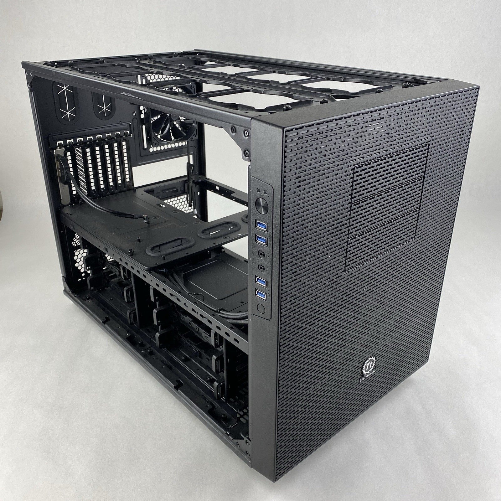 Thermaltake Core X9 E-ATX Cube Computer Case