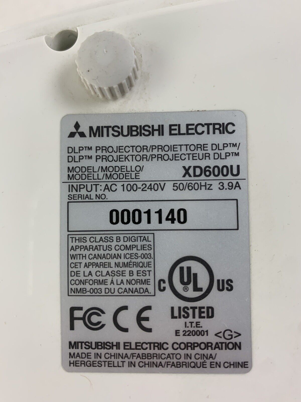Mitsubishi XD600U Projector