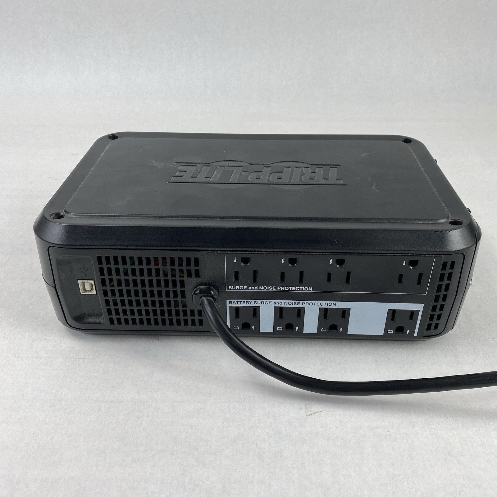 TrippLite OMNI900LCD 475W UPS Battery Backup No Battery Power Tested